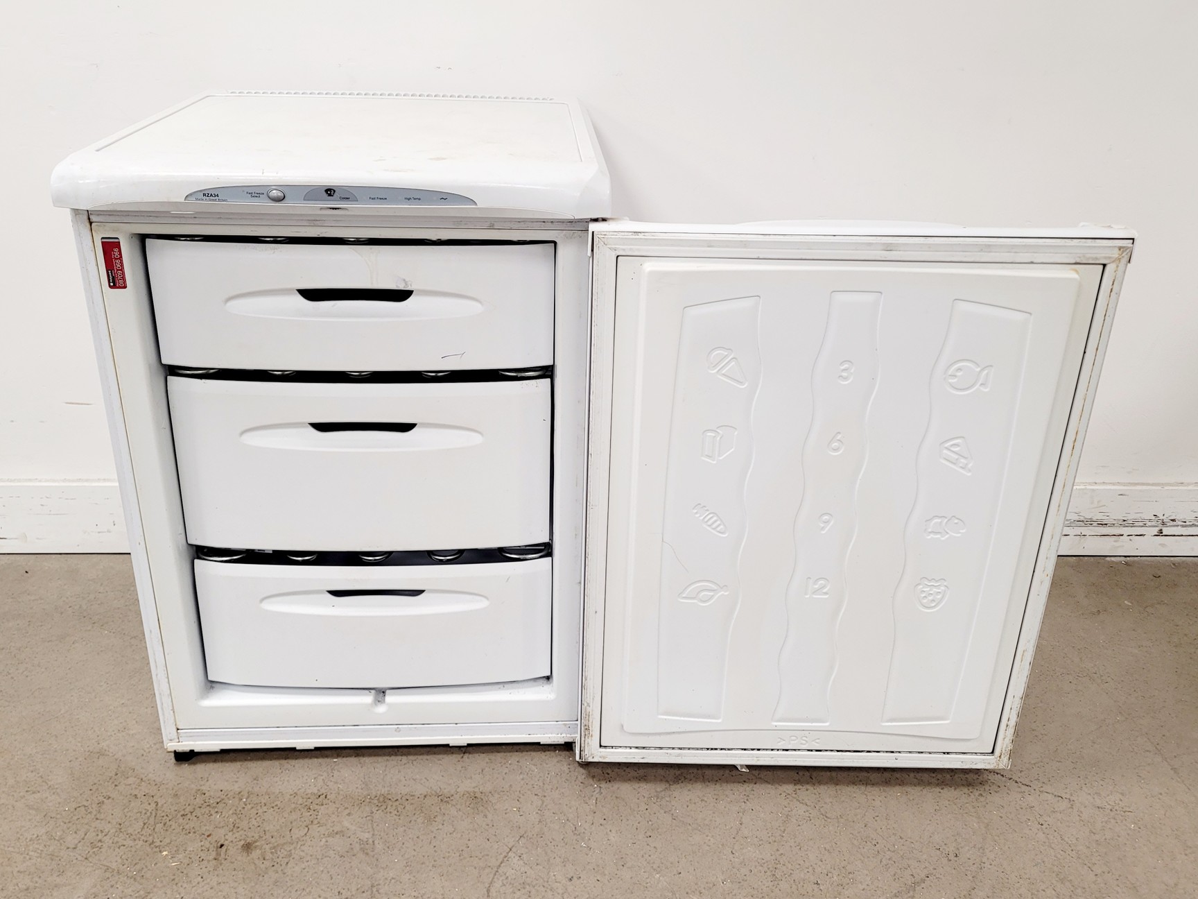 Image of Hotpoint RZA34P Freezer