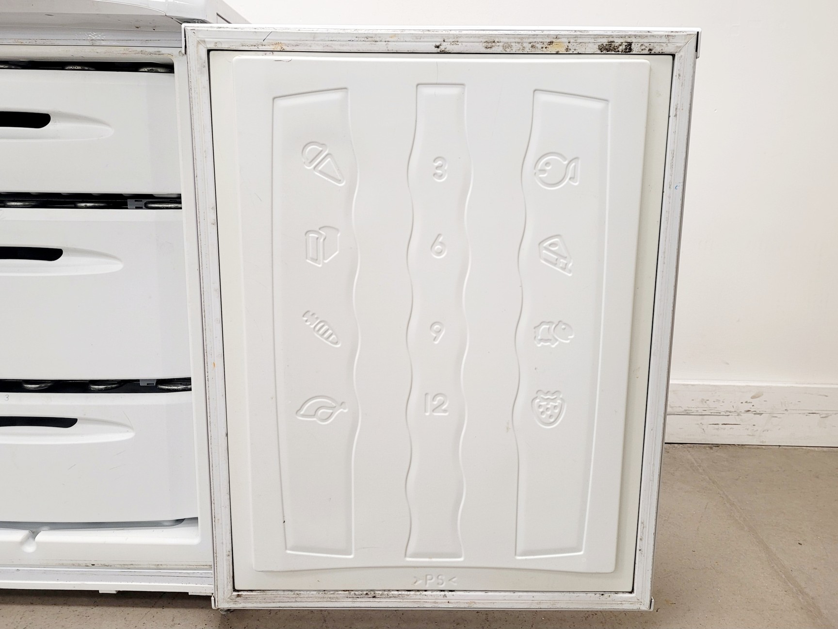 Image of Hotpoint RZA34P Freezer