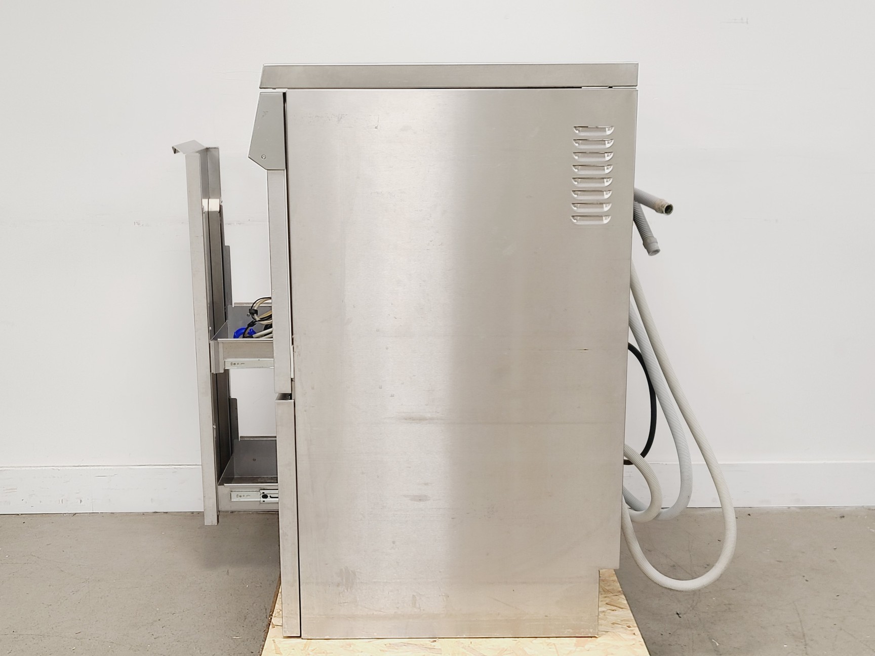 Image of Miele G 7836 CD Glassware Washer