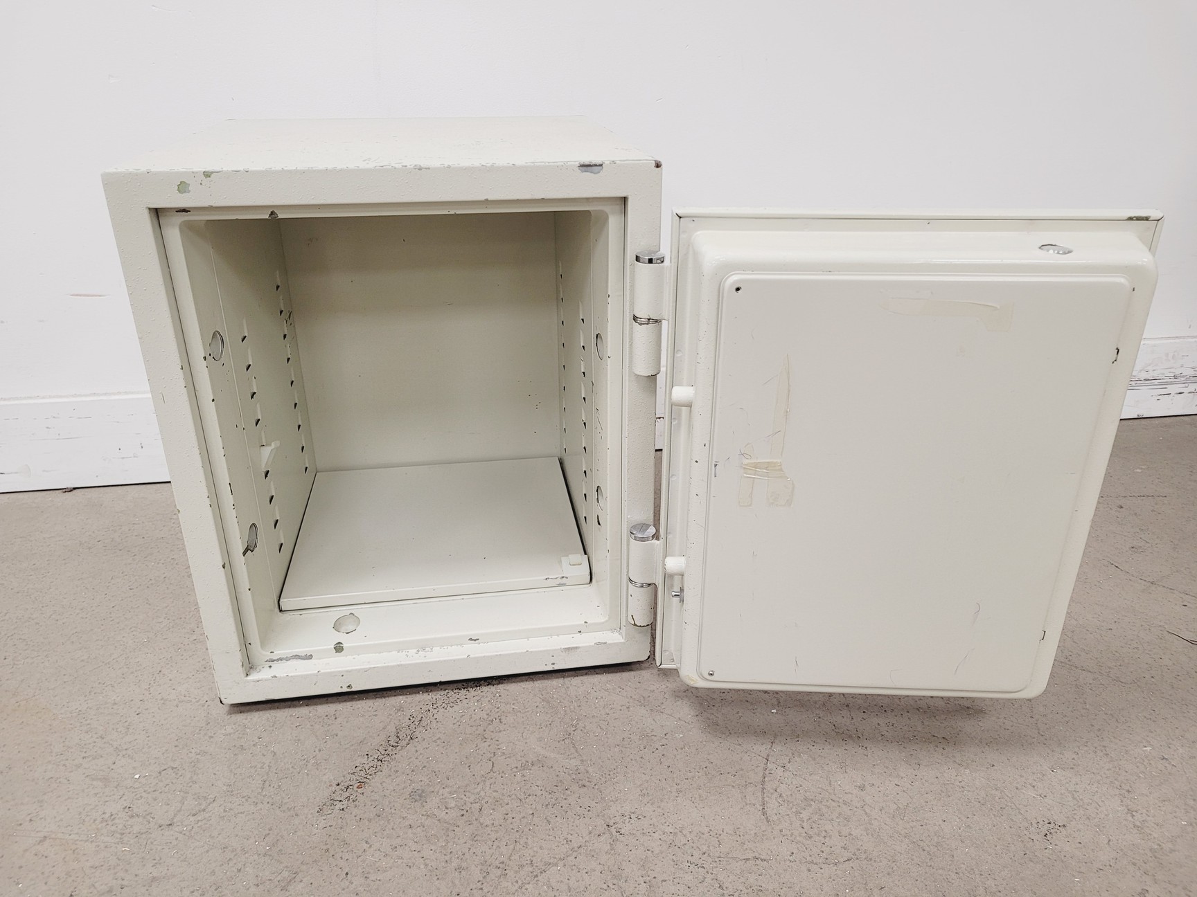 Image of Phoenix 500 Fireproof Data Protection Safe 50kg