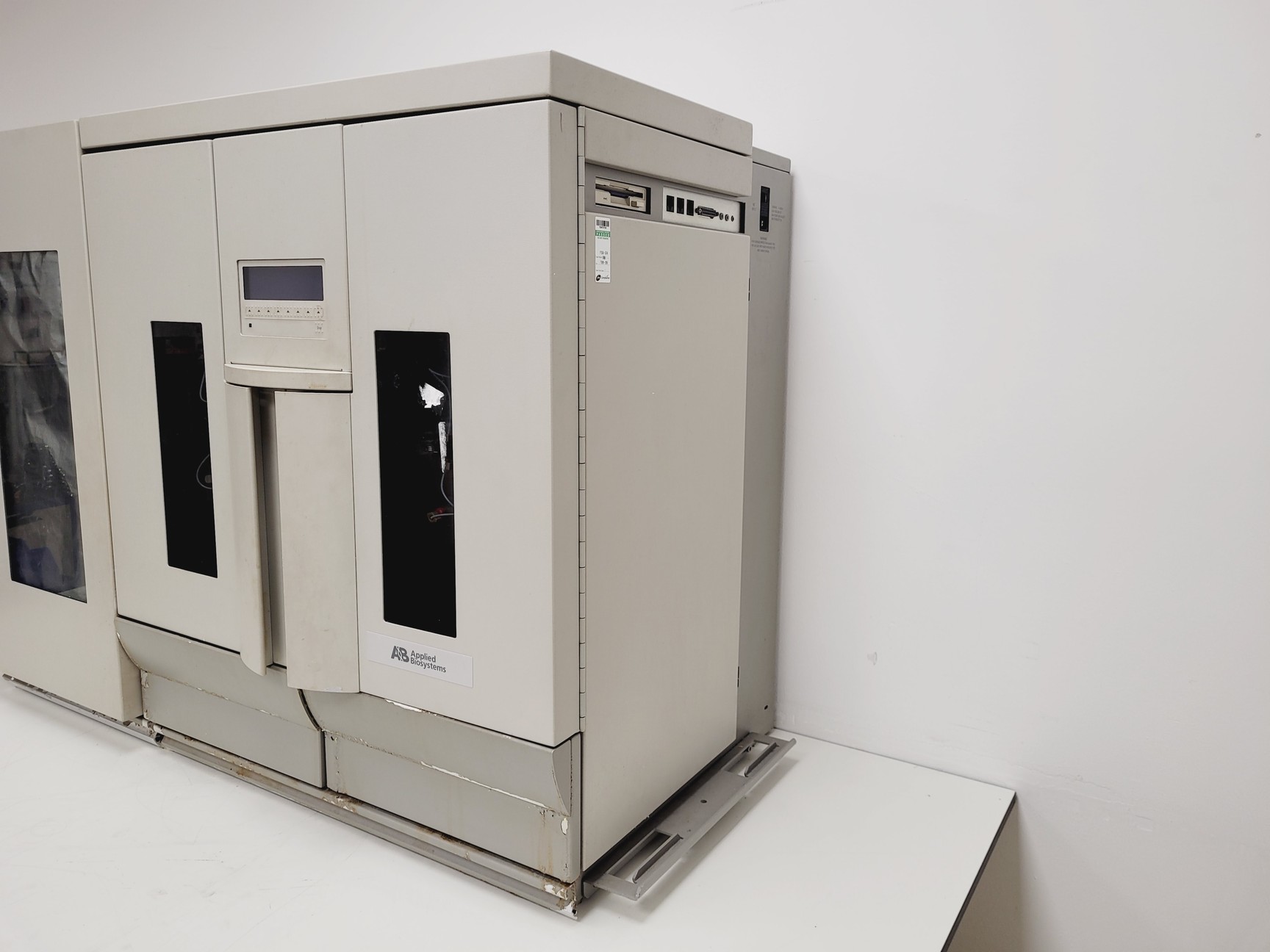 Image of Applied Biosystems Pioneer Peptide Synthesis System