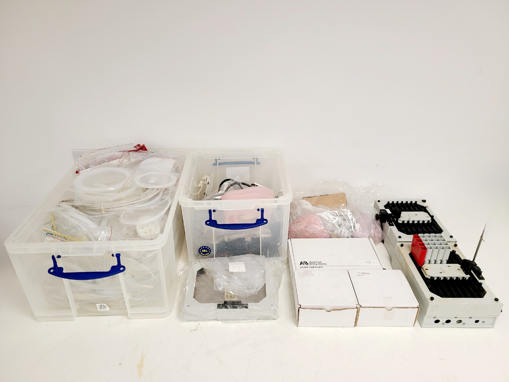 Image of PerSeptive Biosystems Pioneer Peptide Synthesis System w/ PC & Software Lab