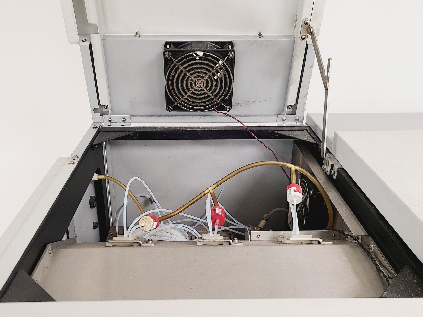 Image of PerSeptive Biosystems Pioneer Peptide Synthesis System w/ PC & Software Lab