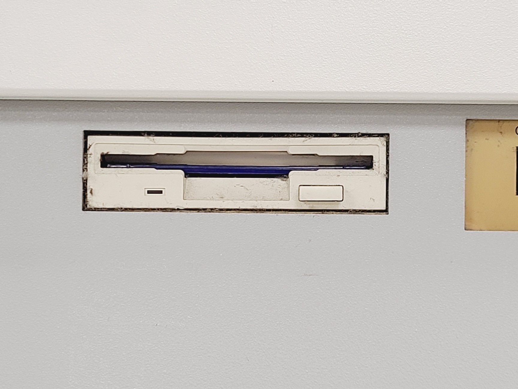 Image of PerSeptive Biosystems Pioneer Peptide Synthesis System w/ PC & Software Lab