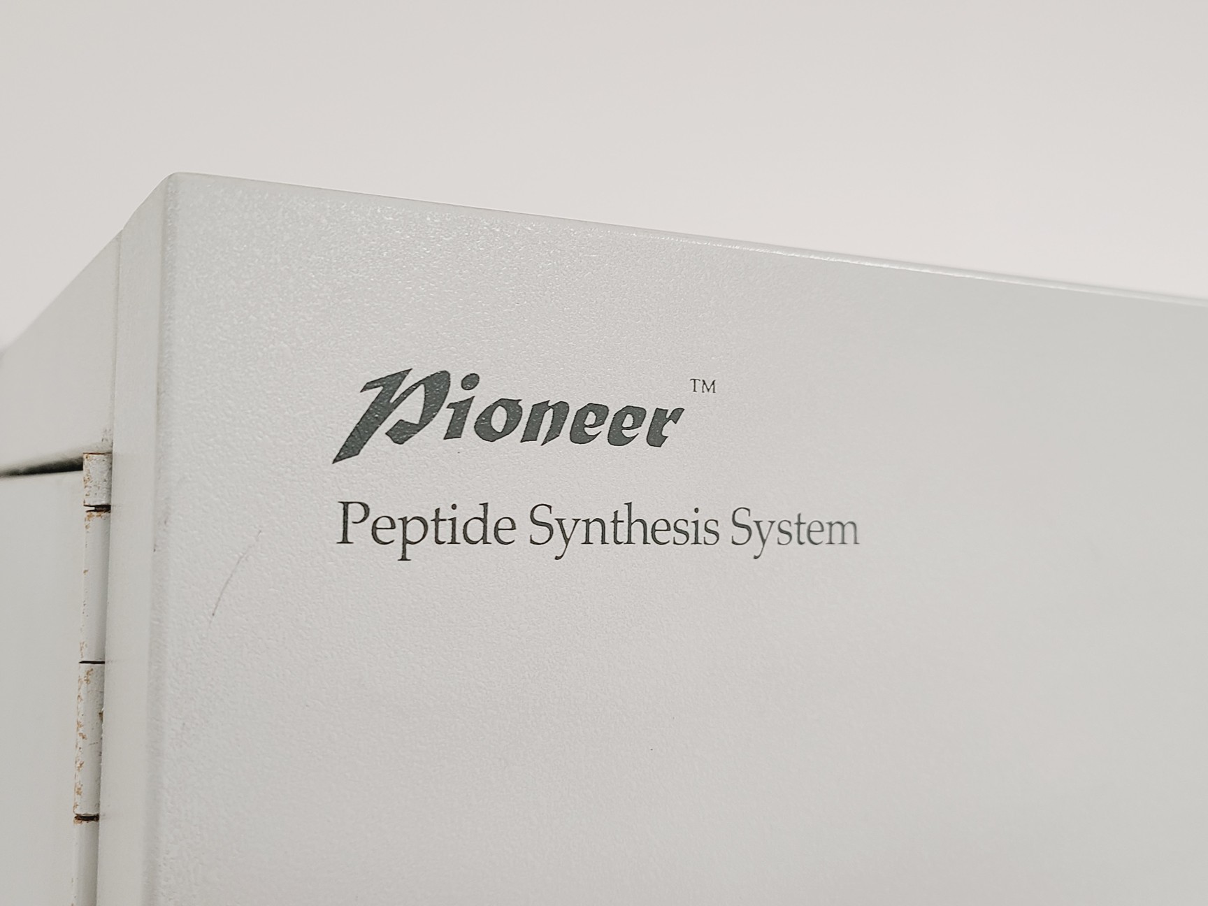 Image of PerSeptive Biosystems Pioneer Peptide Synthesis System w/ PC & Software Lab