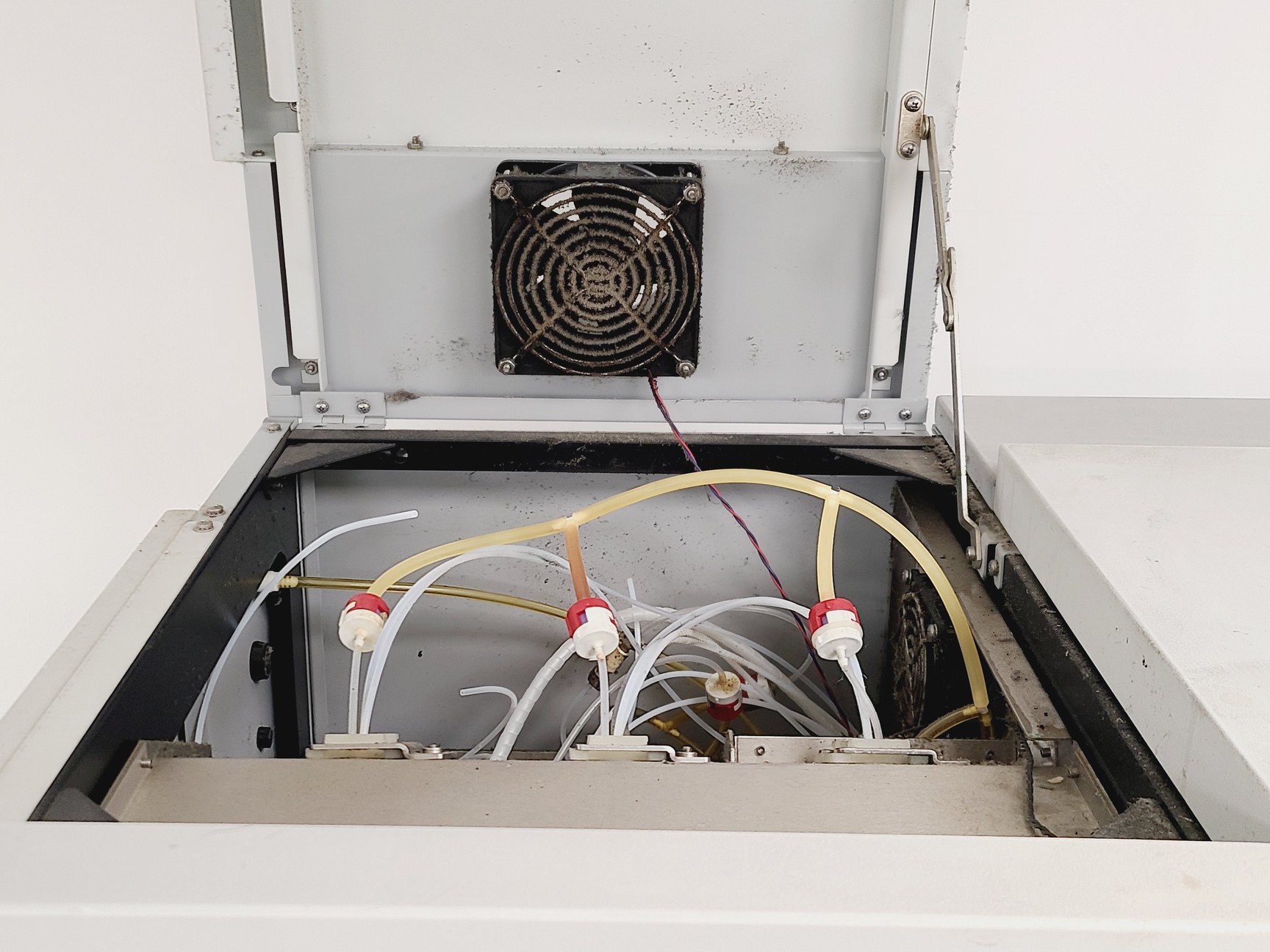 Image of PerSeptive Biosystems Pioneer Peptide Synthesis System