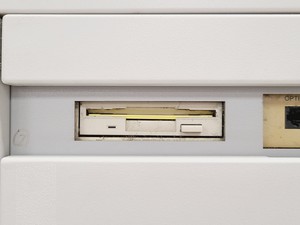 Thumbnail image of PerSeptive Biosystems Pioneer Peptide Synthesis System