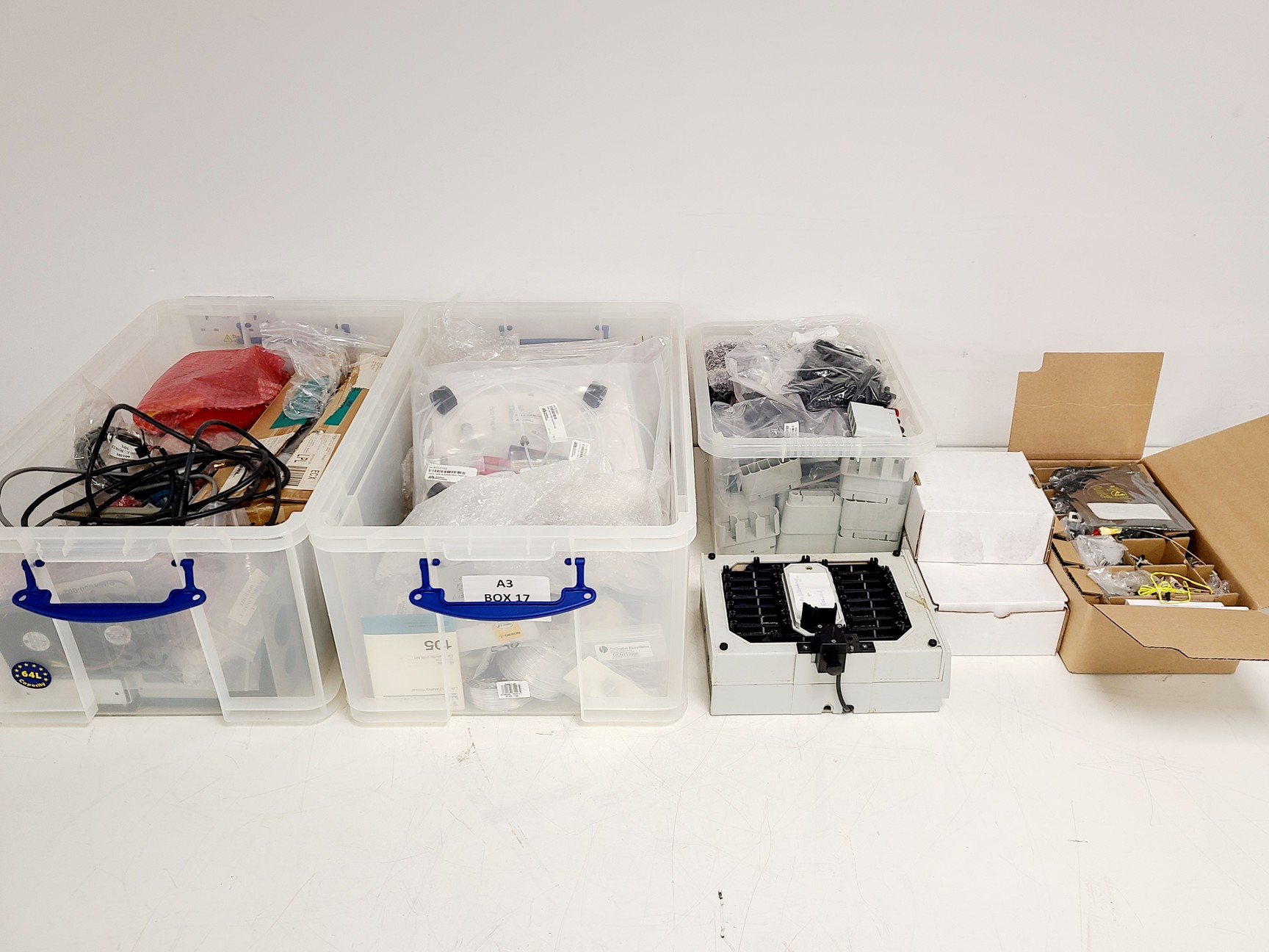 Image of PerSeptive Biosystems Pioneer Peptide Synthesis System