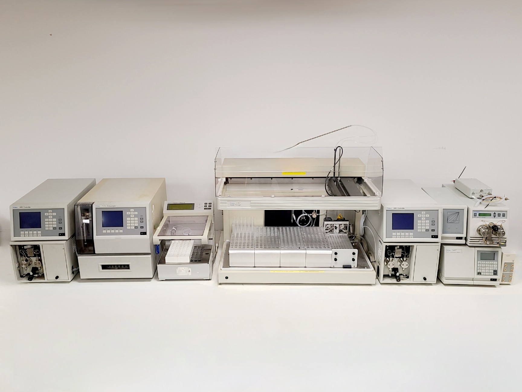 Image of Waters Sample Manager HPLC System with Pumps, Detector & Autosampler