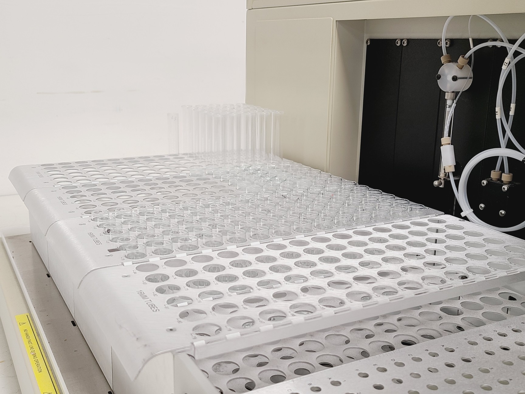 Image of Waters Sample Manager HPLC System with Pumps, Detector & Autosampler