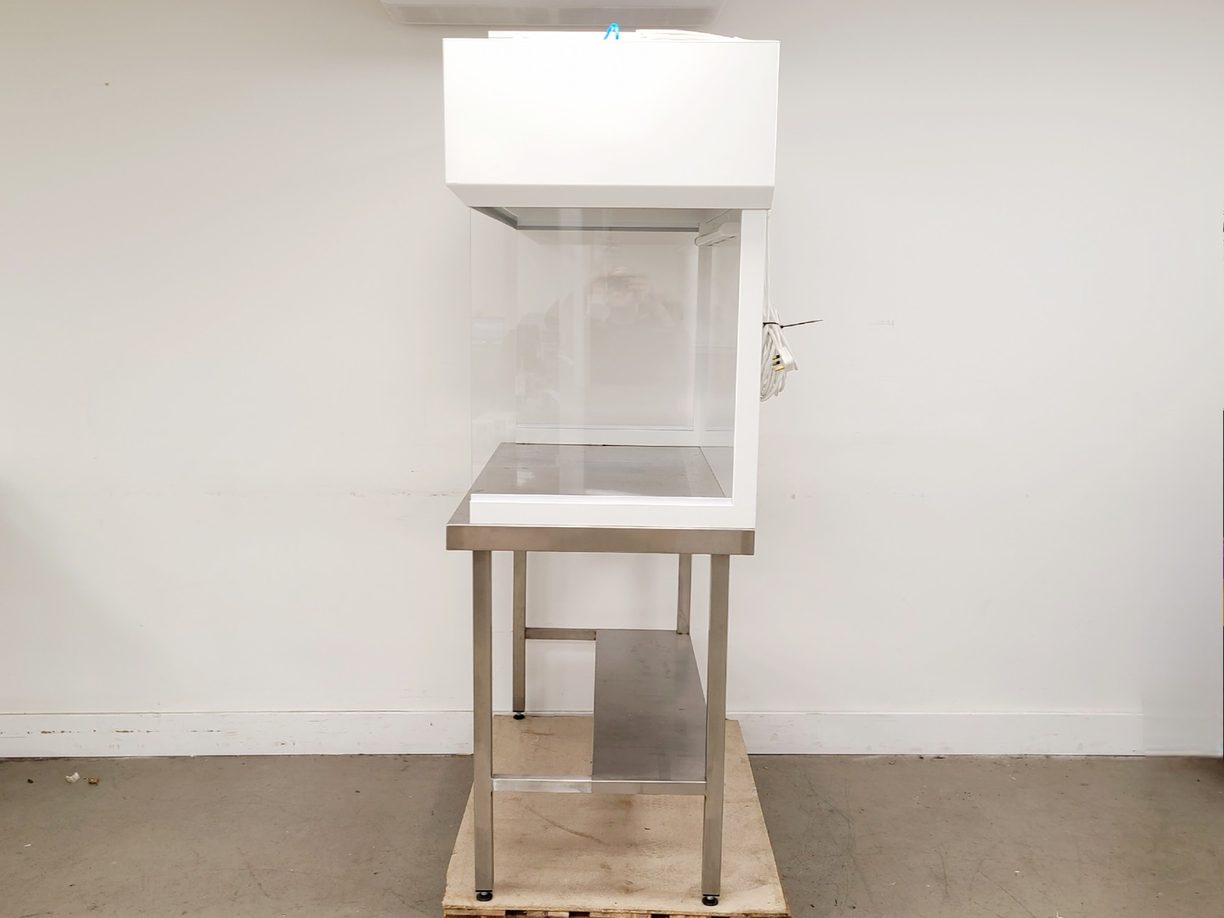 Image of Cleanrooms Laminar Flow Hood w/ Stainless Steel Table