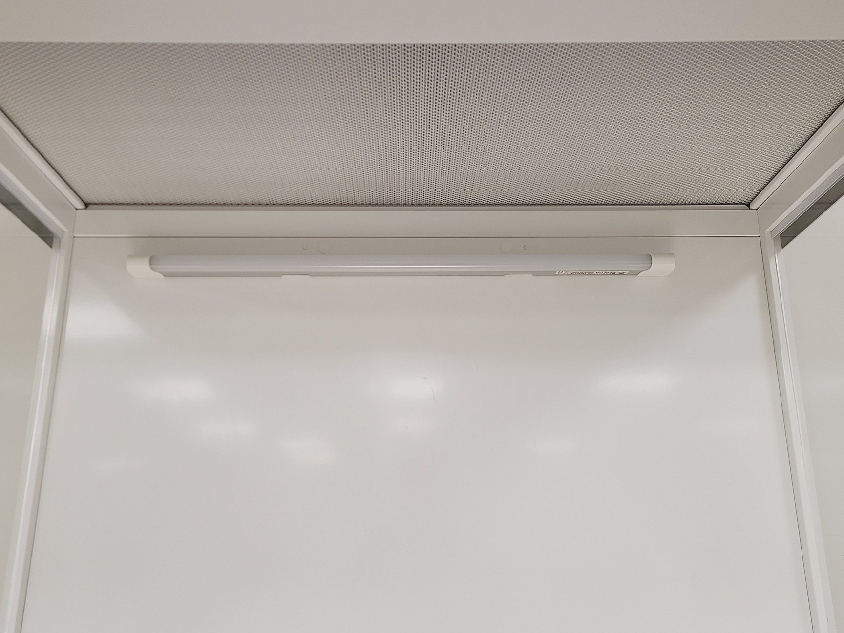Image of Cleanrooms Laminar Flow Hood w/ Stainless Steel Table