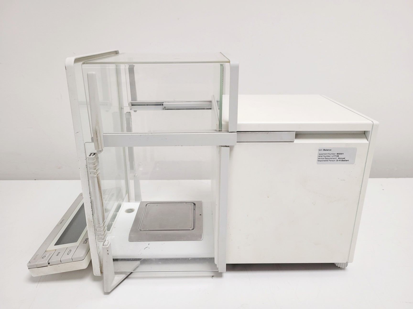Image of Mettler AT261 DeltaRange Analytical Balance Lab