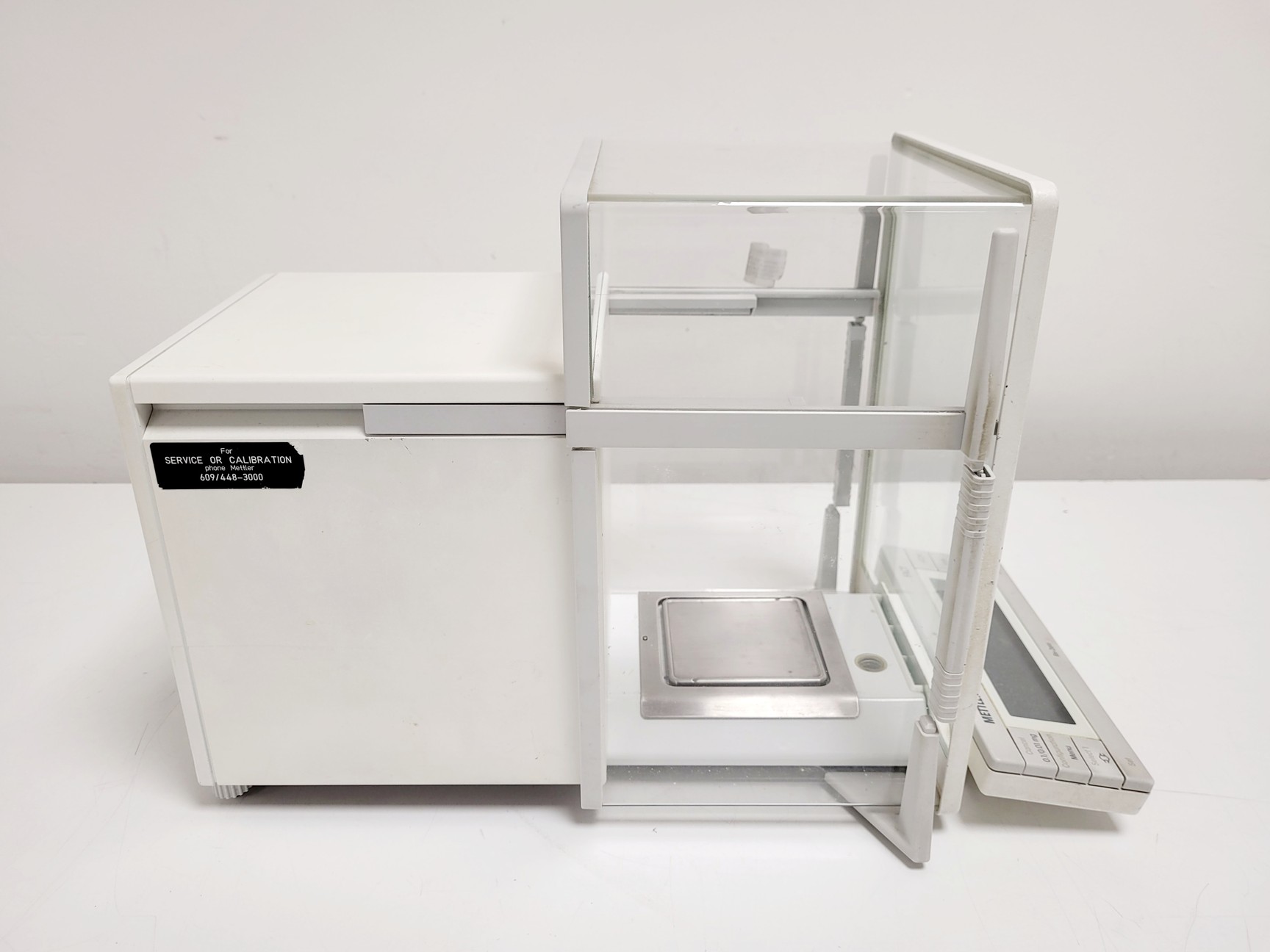 Image of Mettler AT261 DeltaRange Analytical Balance Lab