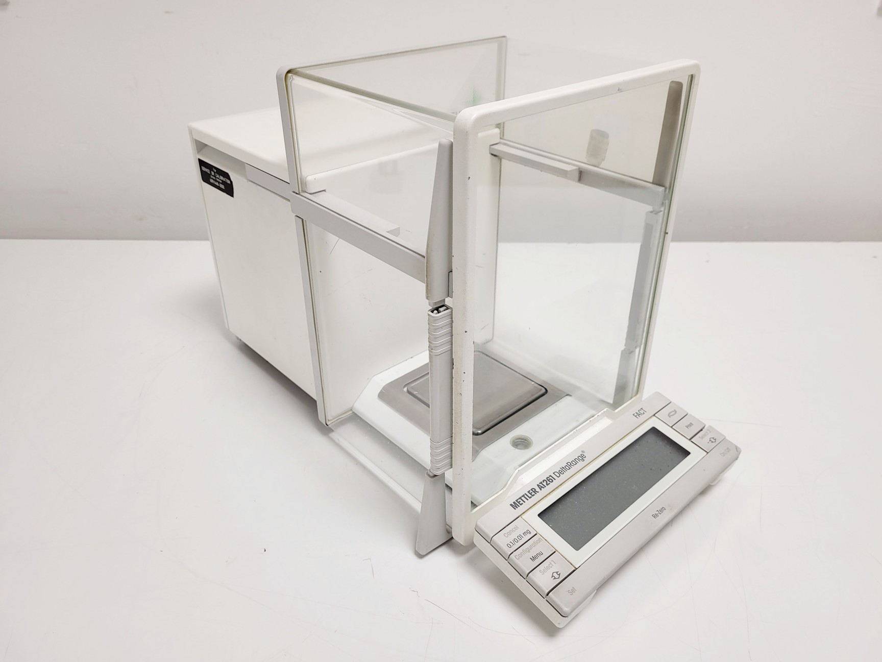 Image of Mettler AT261 DeltaRange Analytical Balance Lab