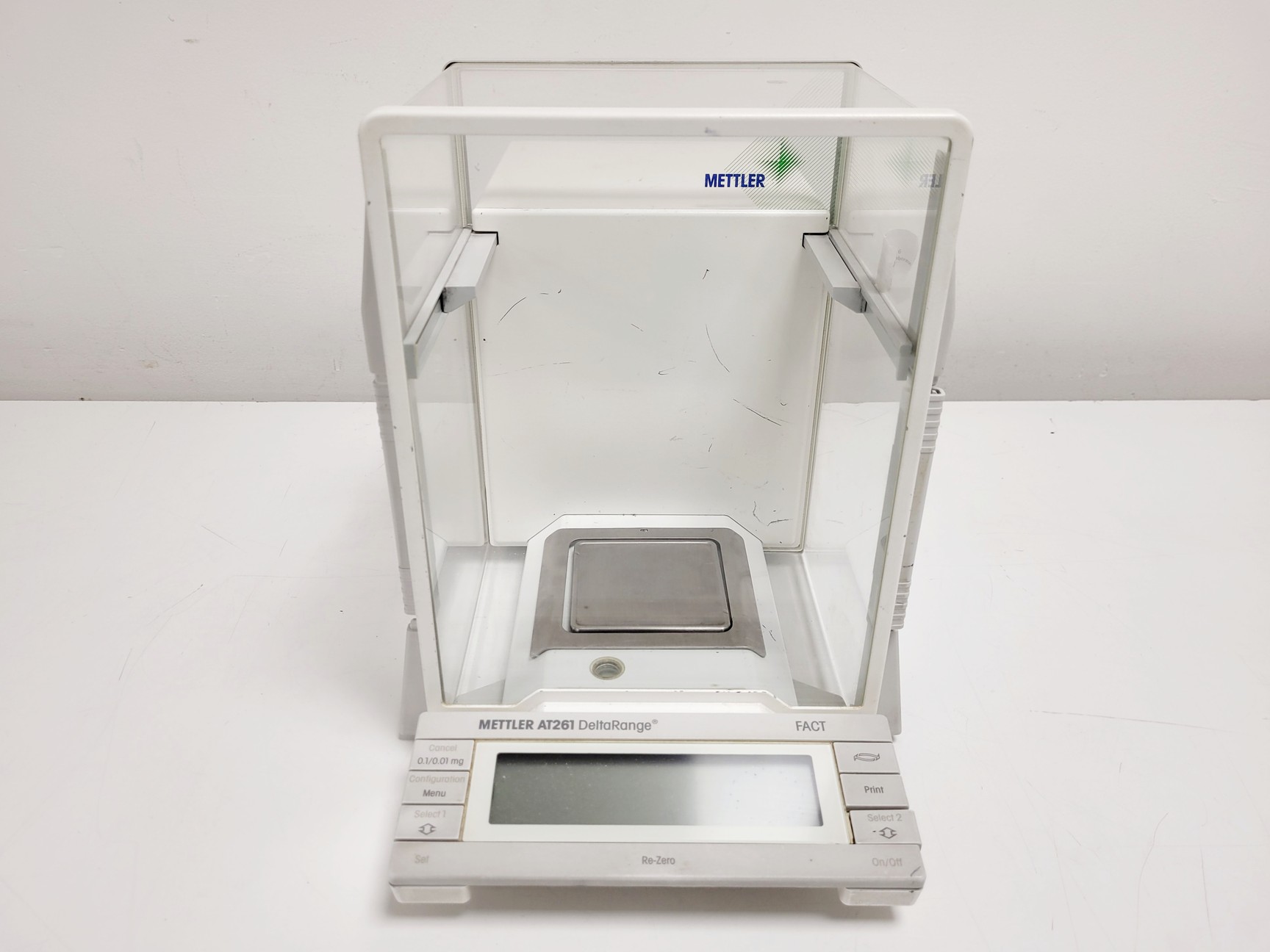 Image of Mettler AT261 DeltaRange Analytical Balance Lab