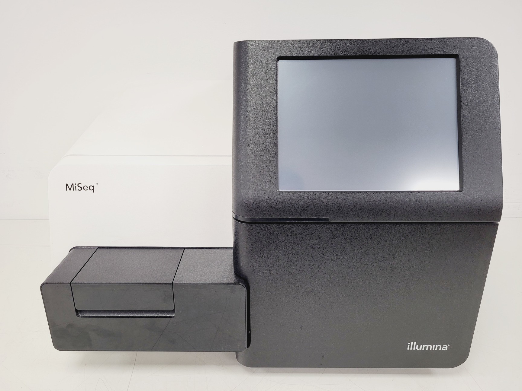 Image of Illumina MiSeq DNA Sequencer Lab