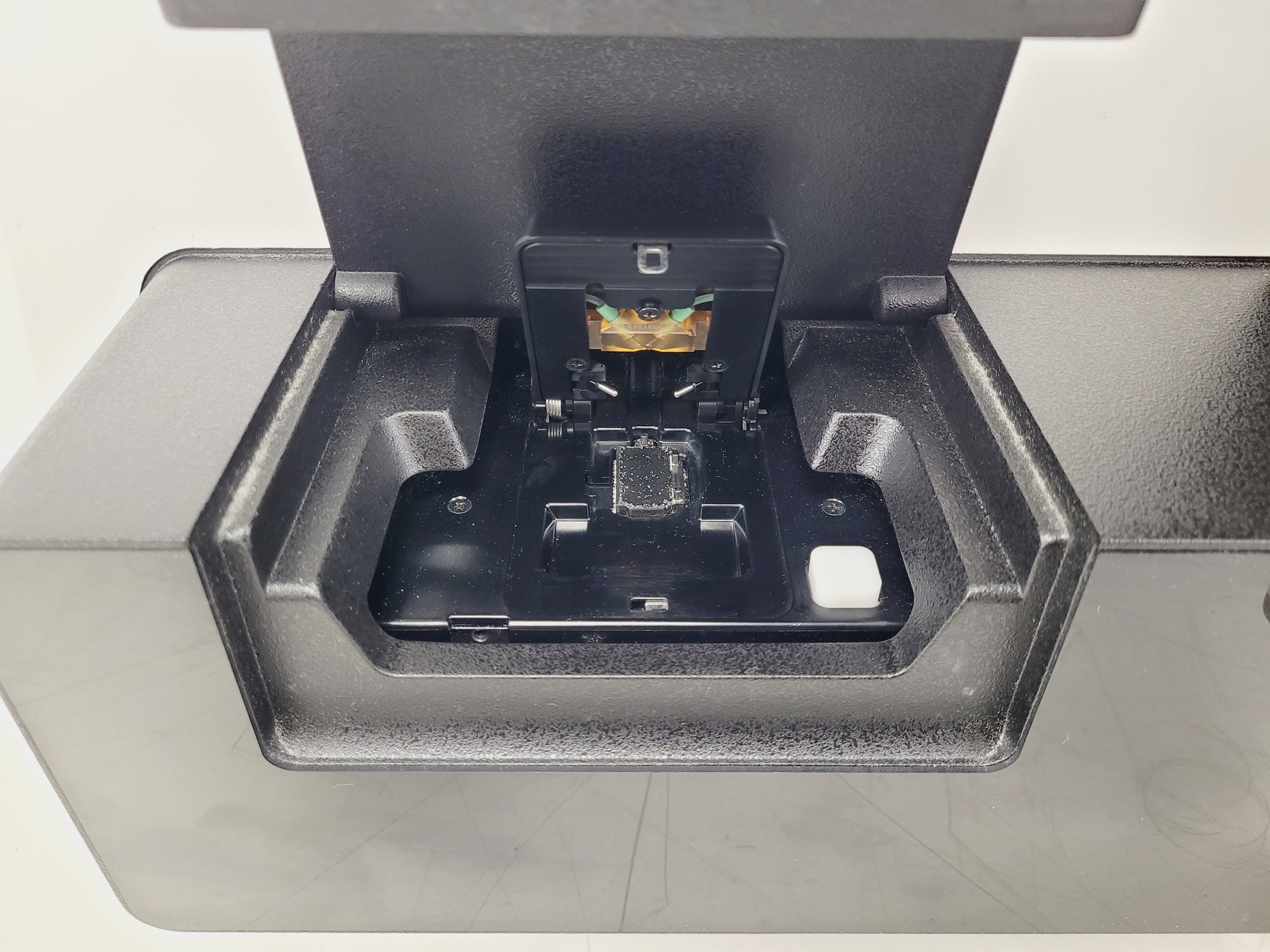 Image of Illumina MiSeq DNA Sequencer Lab