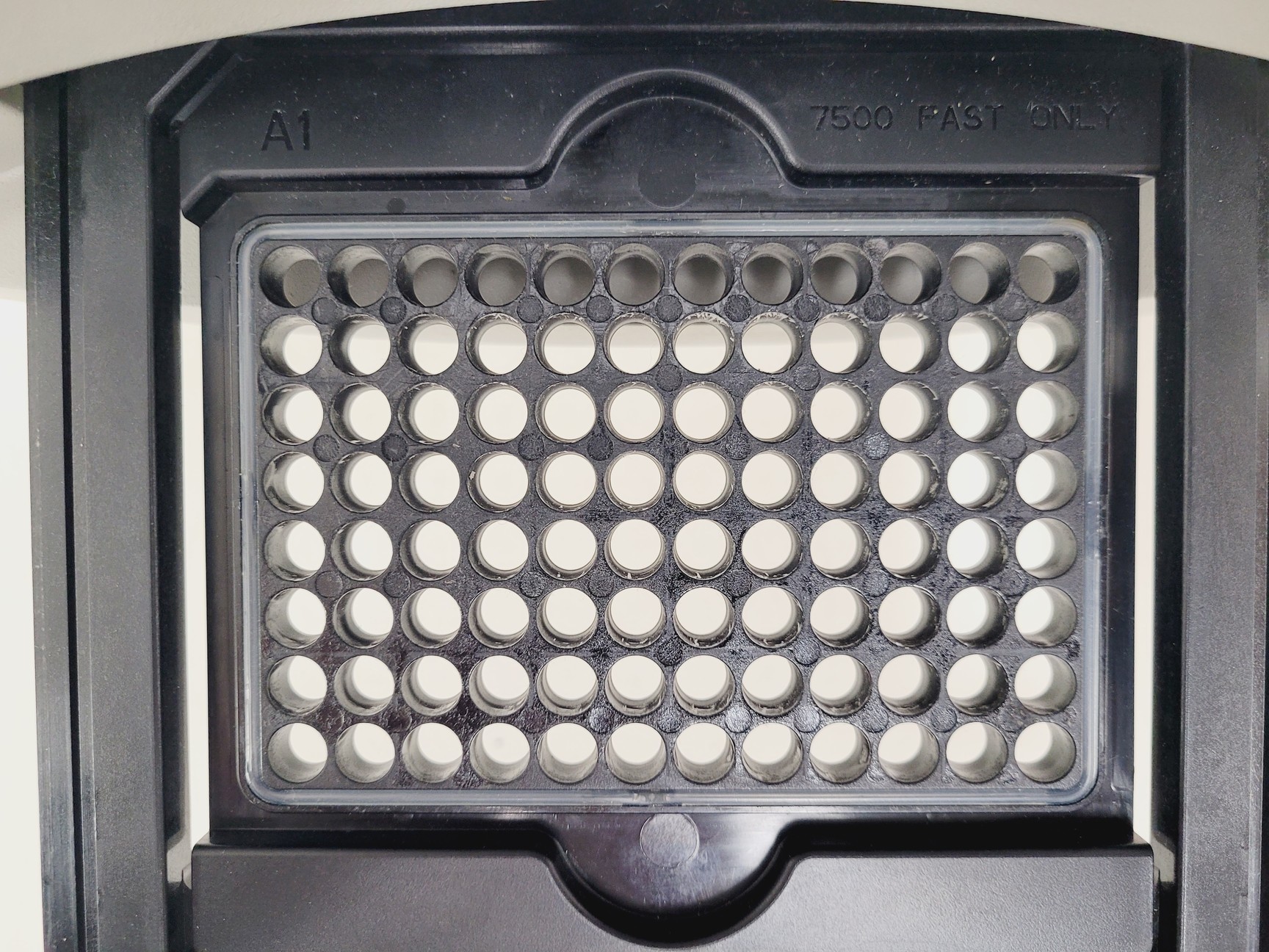 Image of Applied Biosystems 7500 Fast Real-Time PCR System