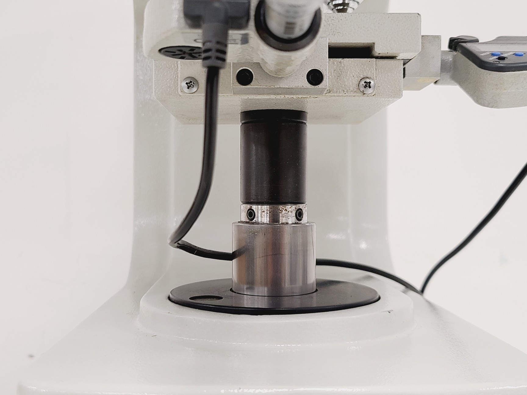 Image of Buehler Micromet 5104 Hardness Tester w/ 3 x Objectives M50,M10 & M20 