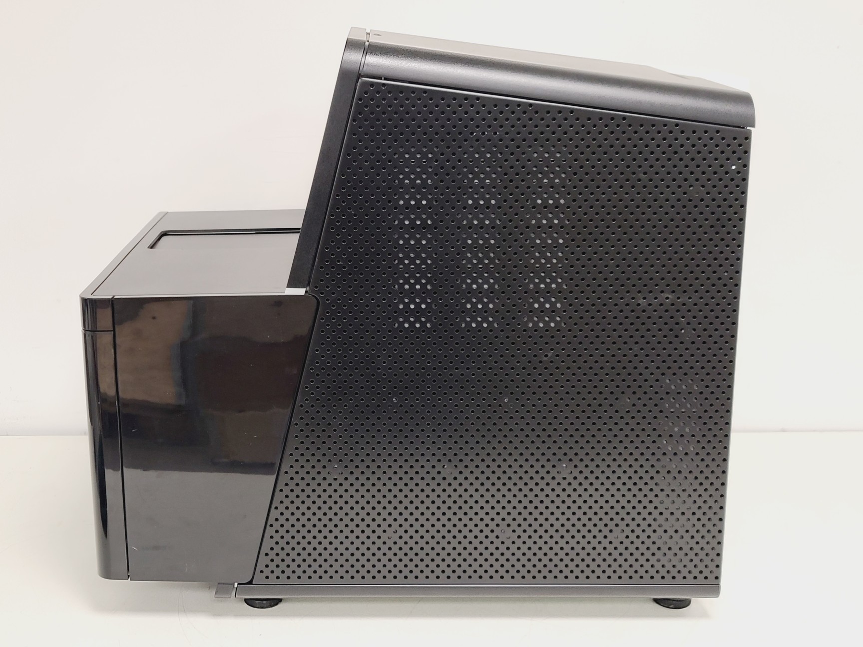 Image of Illumina NextSeq 500 DNA Sequencer