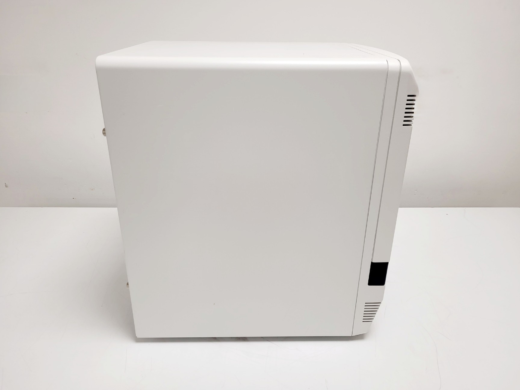 Image of Applied Biosystems 7500 Fast Real-Time PCR Machine w/ Laptop & Software 