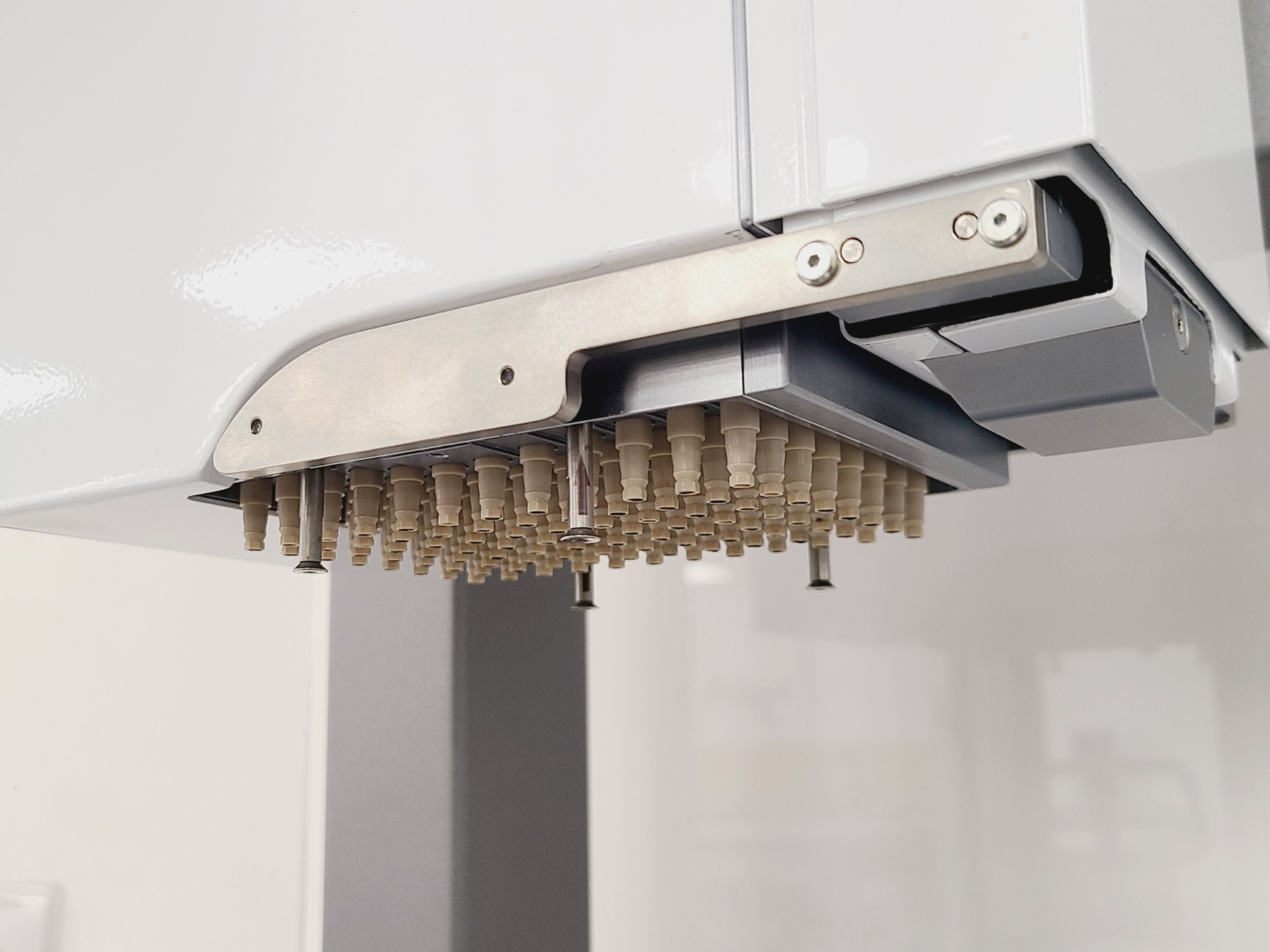 Image of Agilent Bravo Liquid Handling System w/ BenchCel 4R, Labware Minihub and More