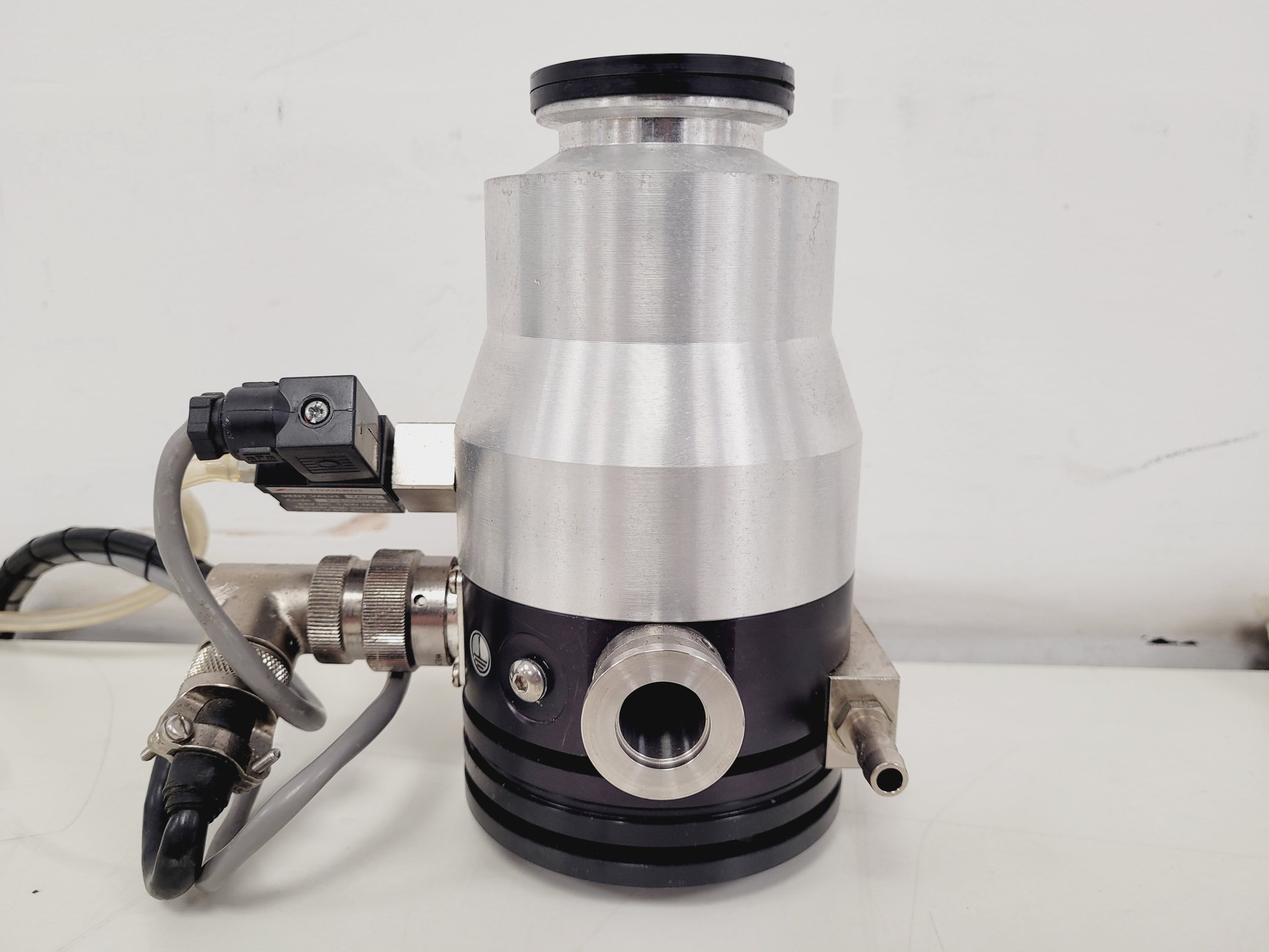 Image of Edwards Std Exchange EXT70 DN40NW, with Air Cooler ACX70 and controller