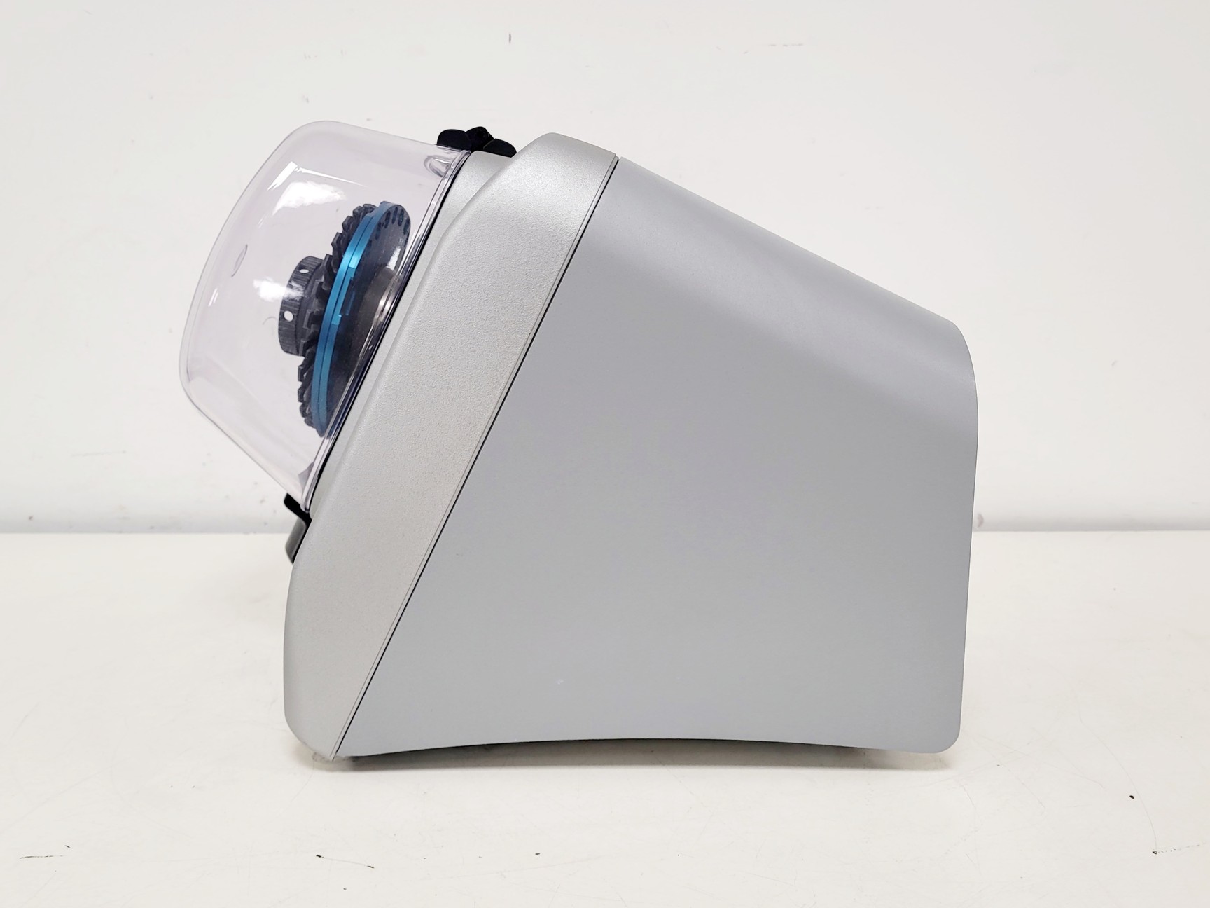 Image of Qiagen Powerlyzer 24 Homogeniser Lab