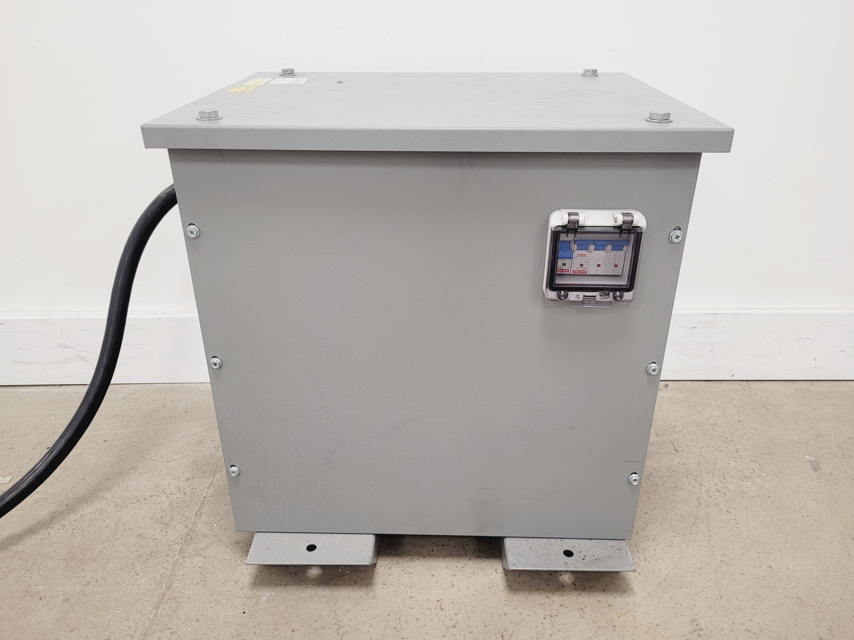 Image of Rigaku ZSX Primus WD-XRF System w/ Industrial Chiller, PC & Accessories