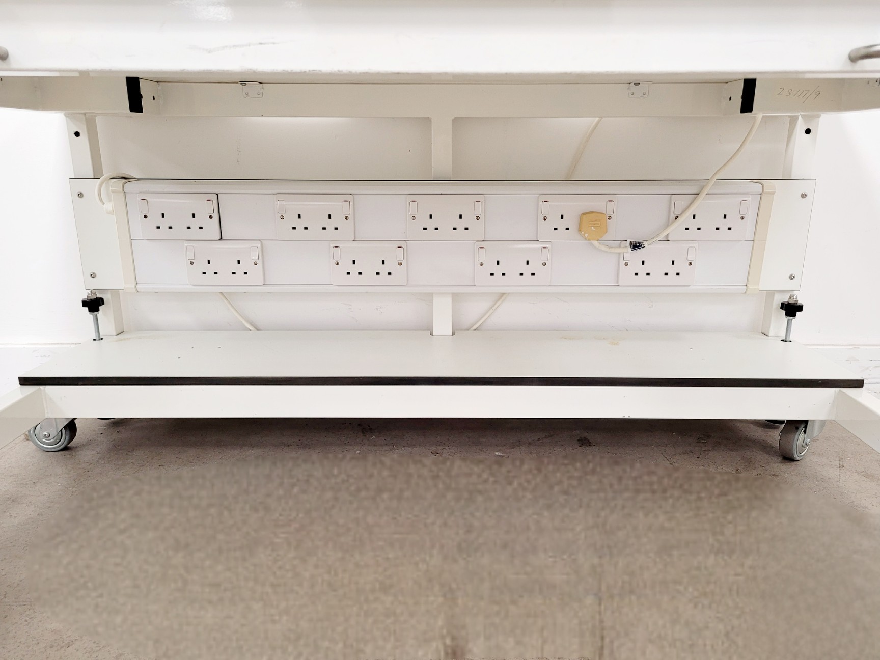 Image of Trespa Table/Laboratory Bench