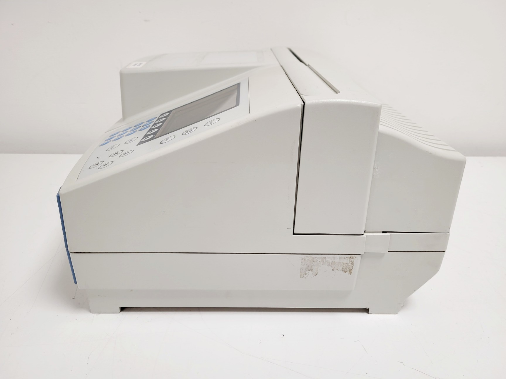 Image of Thermo Scientific Helios Omega UV-VIS Spectrophotometer Lab