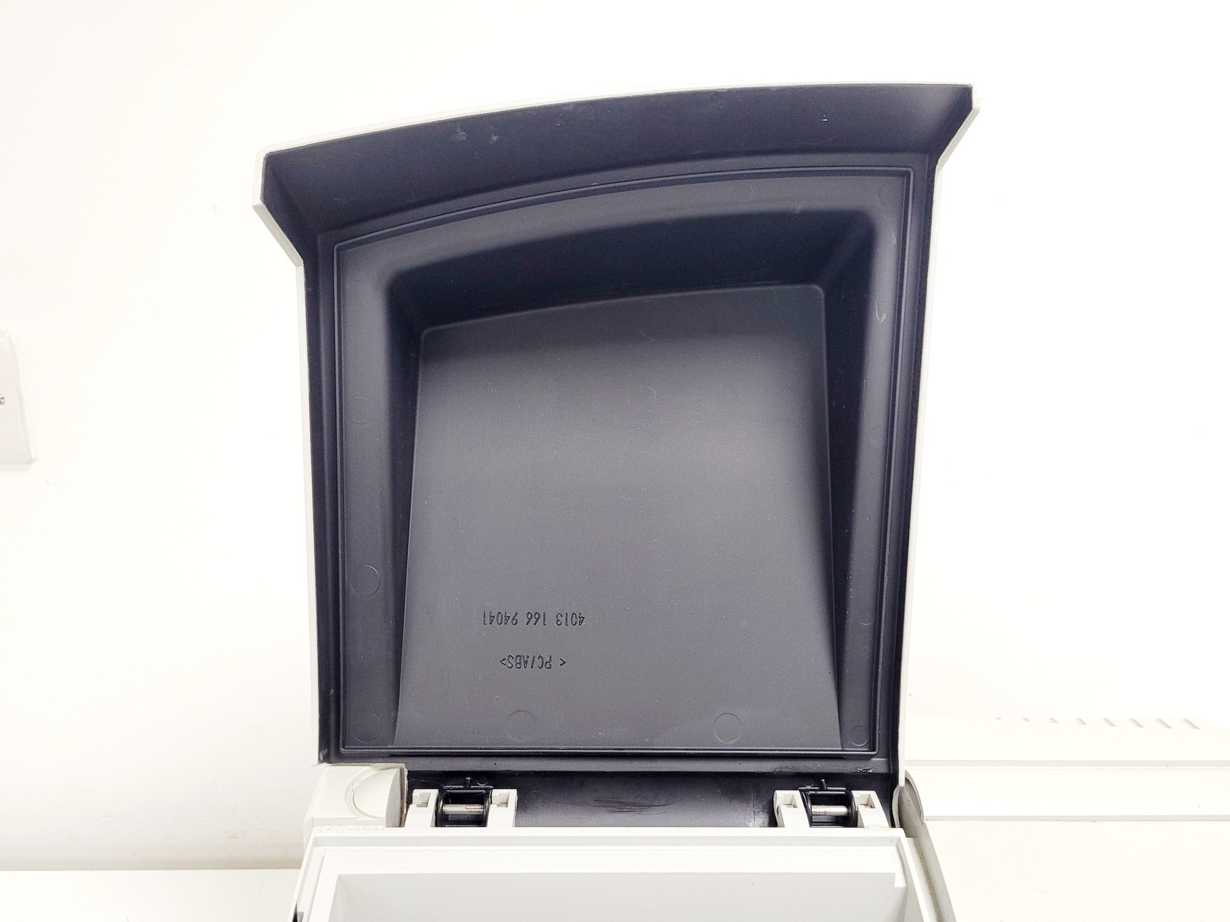 Image of Thermo Scientific Helios Omega UV-VIS Spectrophotometer Lab