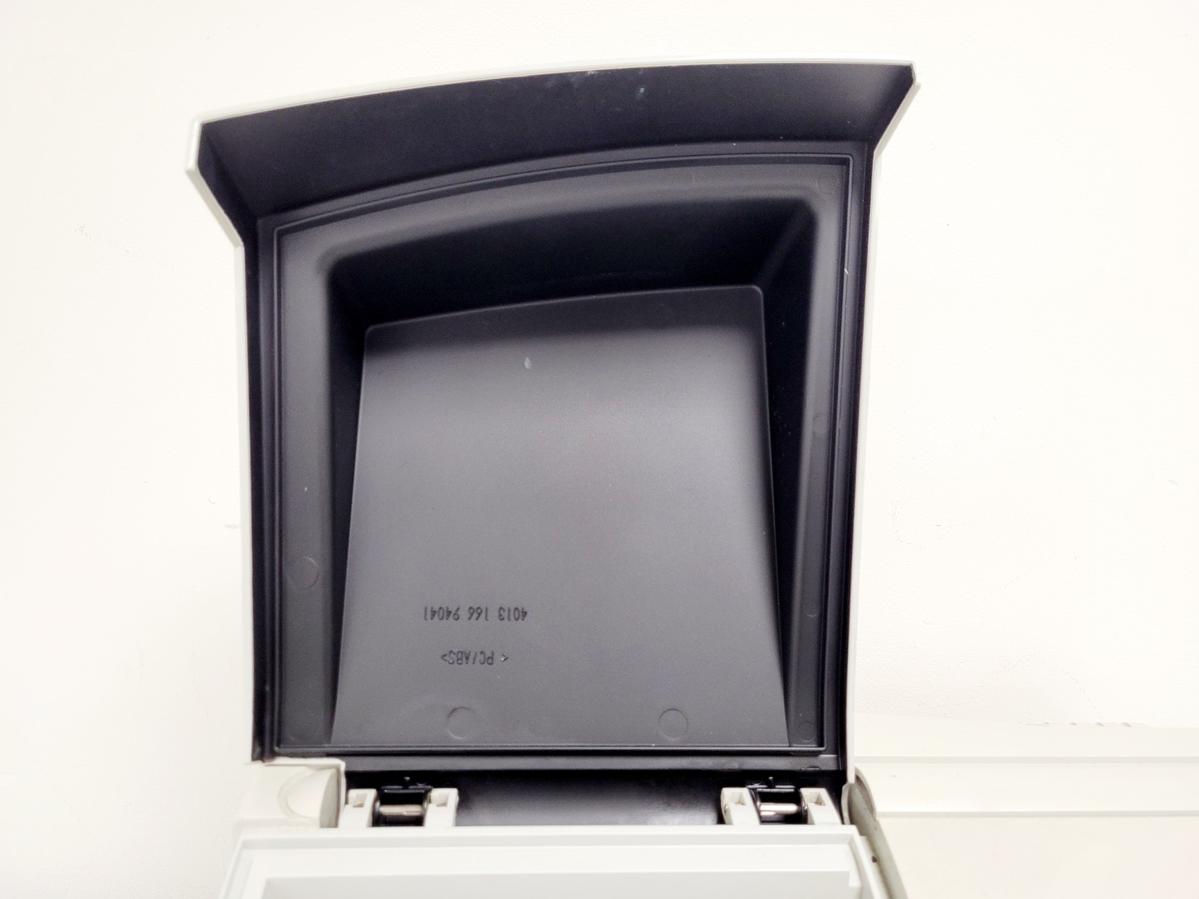 Image of Thermo Scientific Helios Omega UV-VIS Spectrophotometer Lab