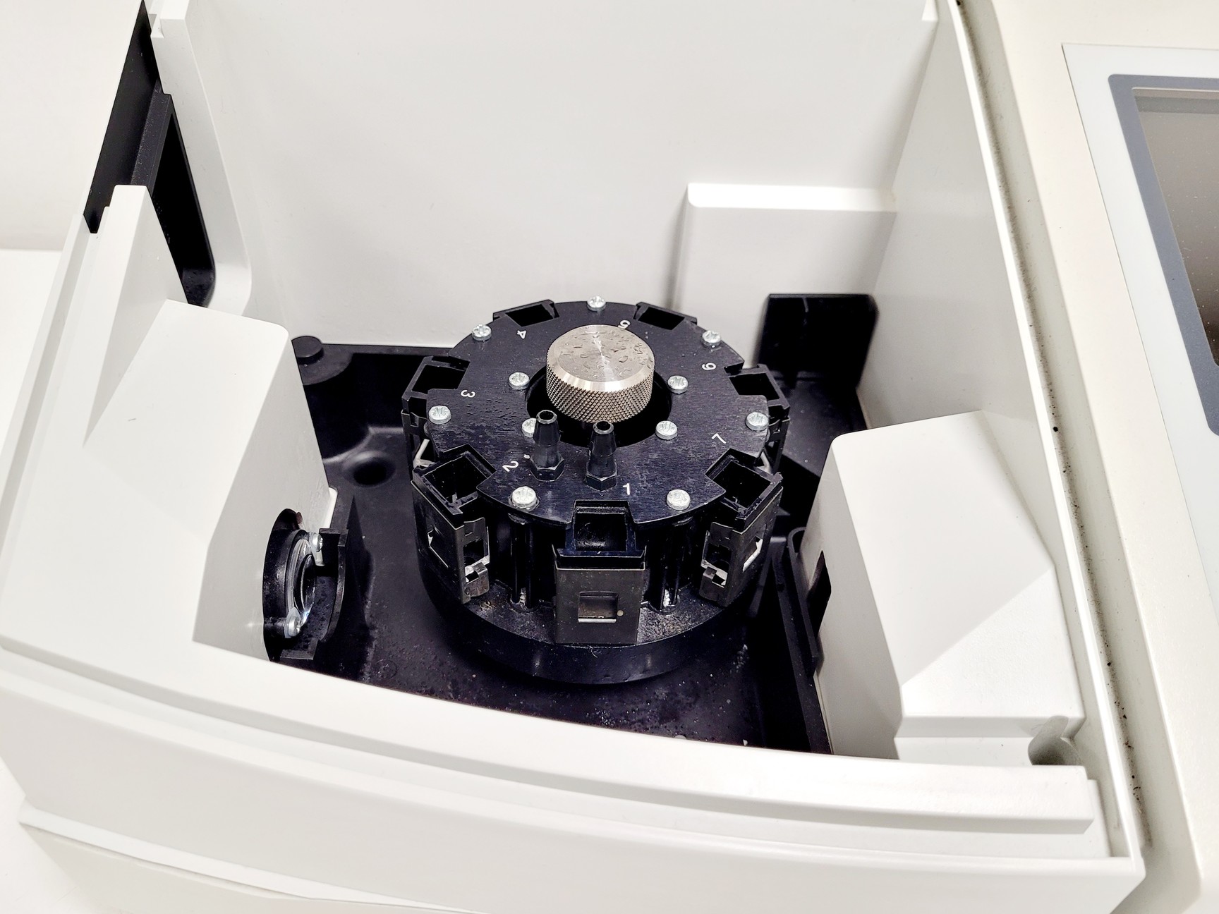 Image of Thermo Scientific Helios Omega UV-VIS Spectrophotometer Lab