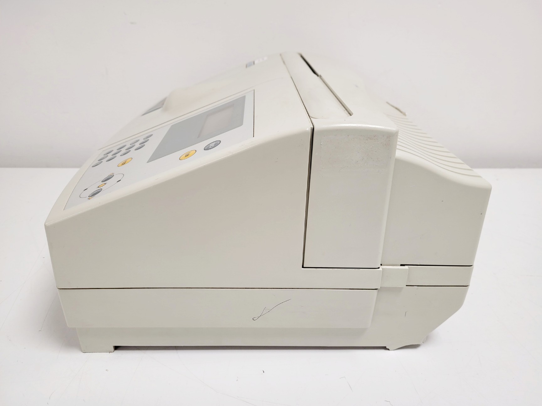Image of Unicam Helios Gamma UV-VIS Spectrophotometer Lab