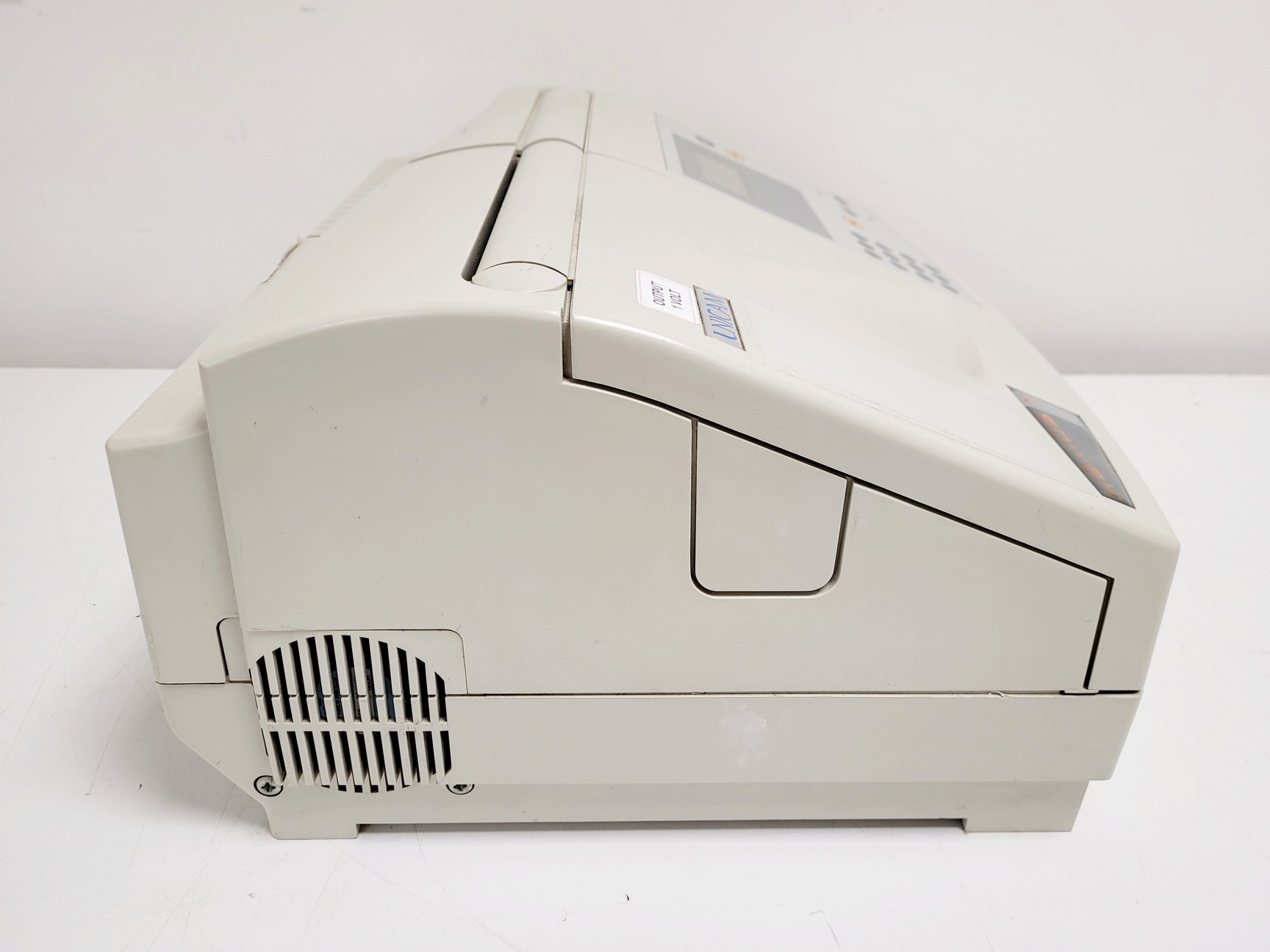 Image of Unicam Helios Gamma UV-VIS Spectrophotometer Lab