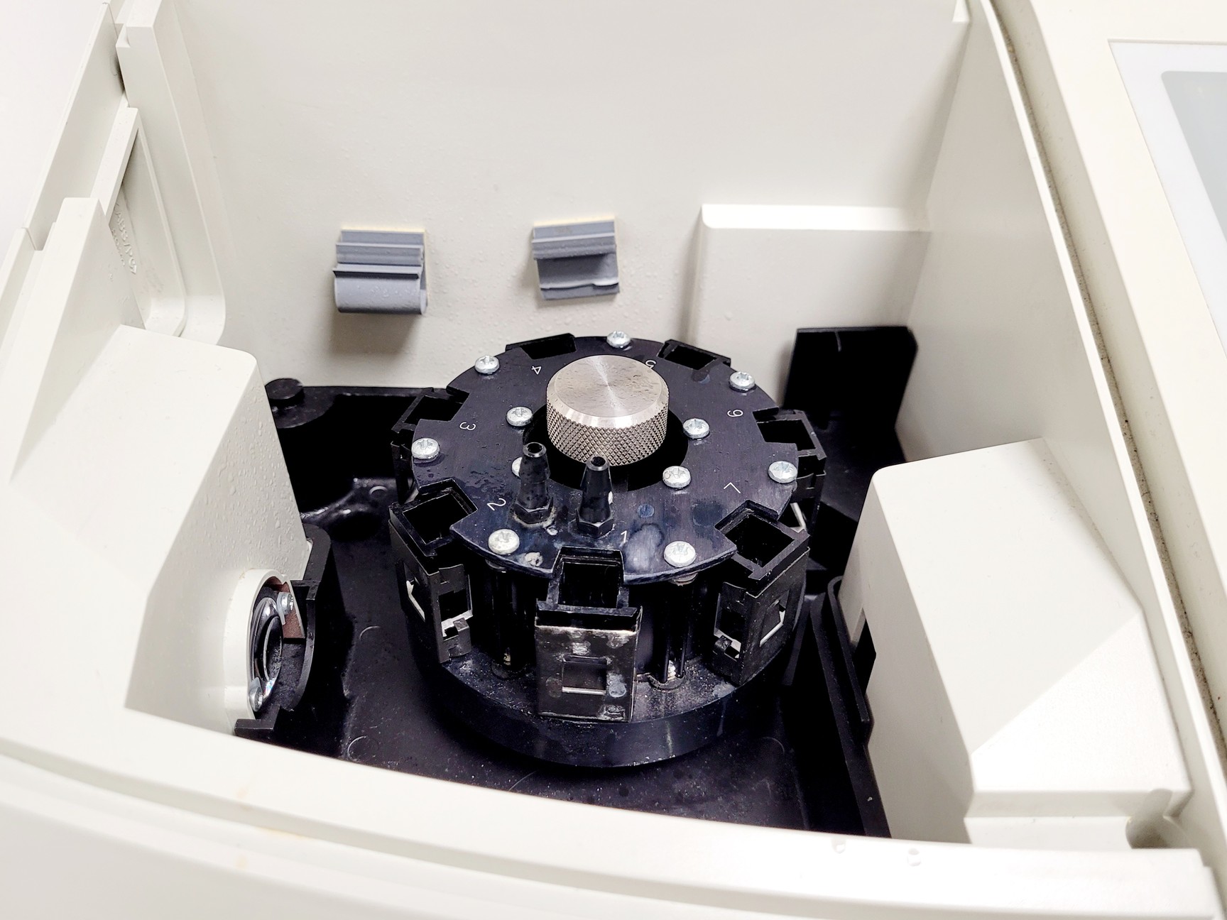 Image of Unicam Helios Gamma UV-VIS Spectrophotometer Lab