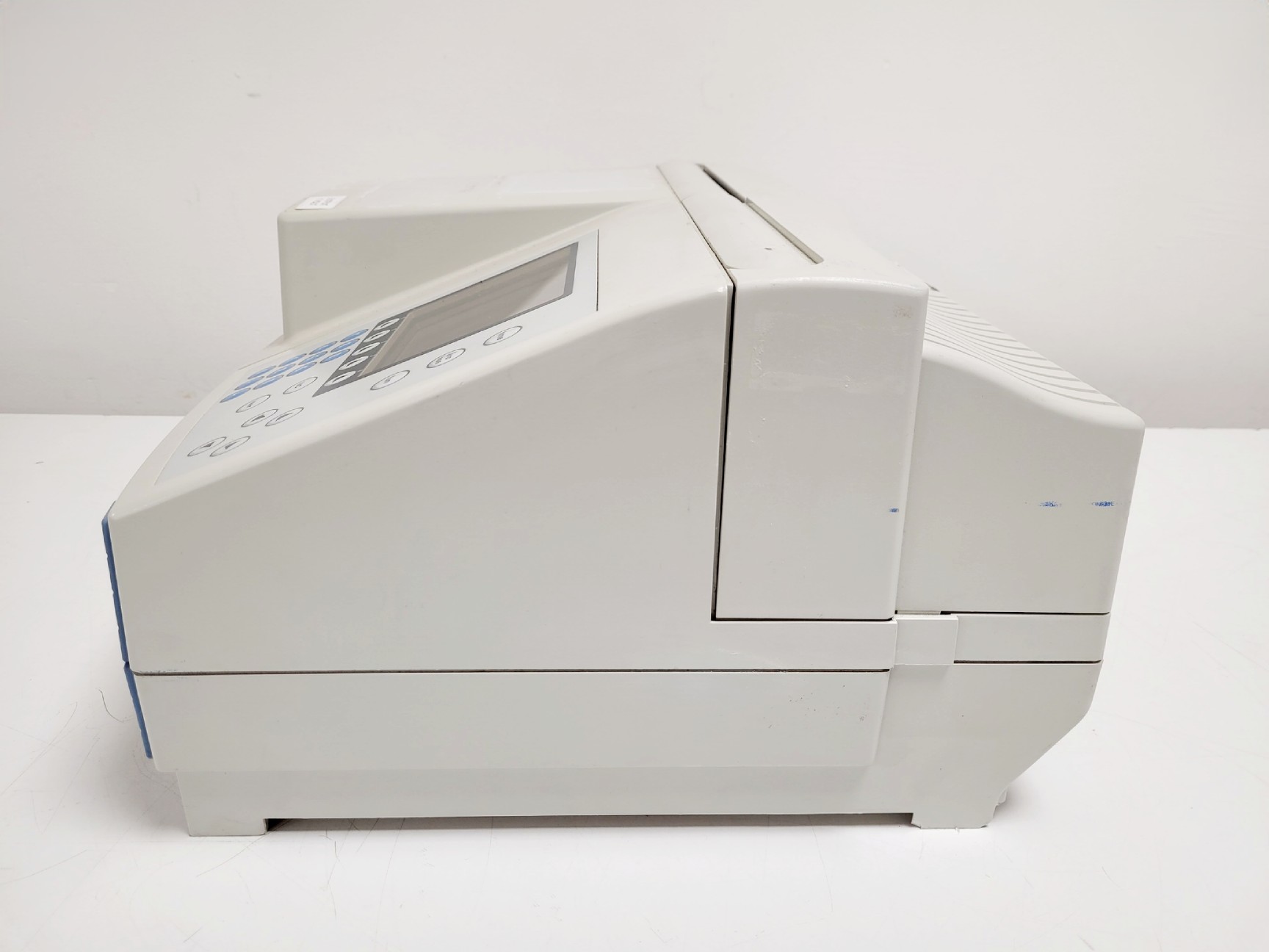 Image of Thermo Scientific Helios Omega UV-VIS Spectrophotometer Lab