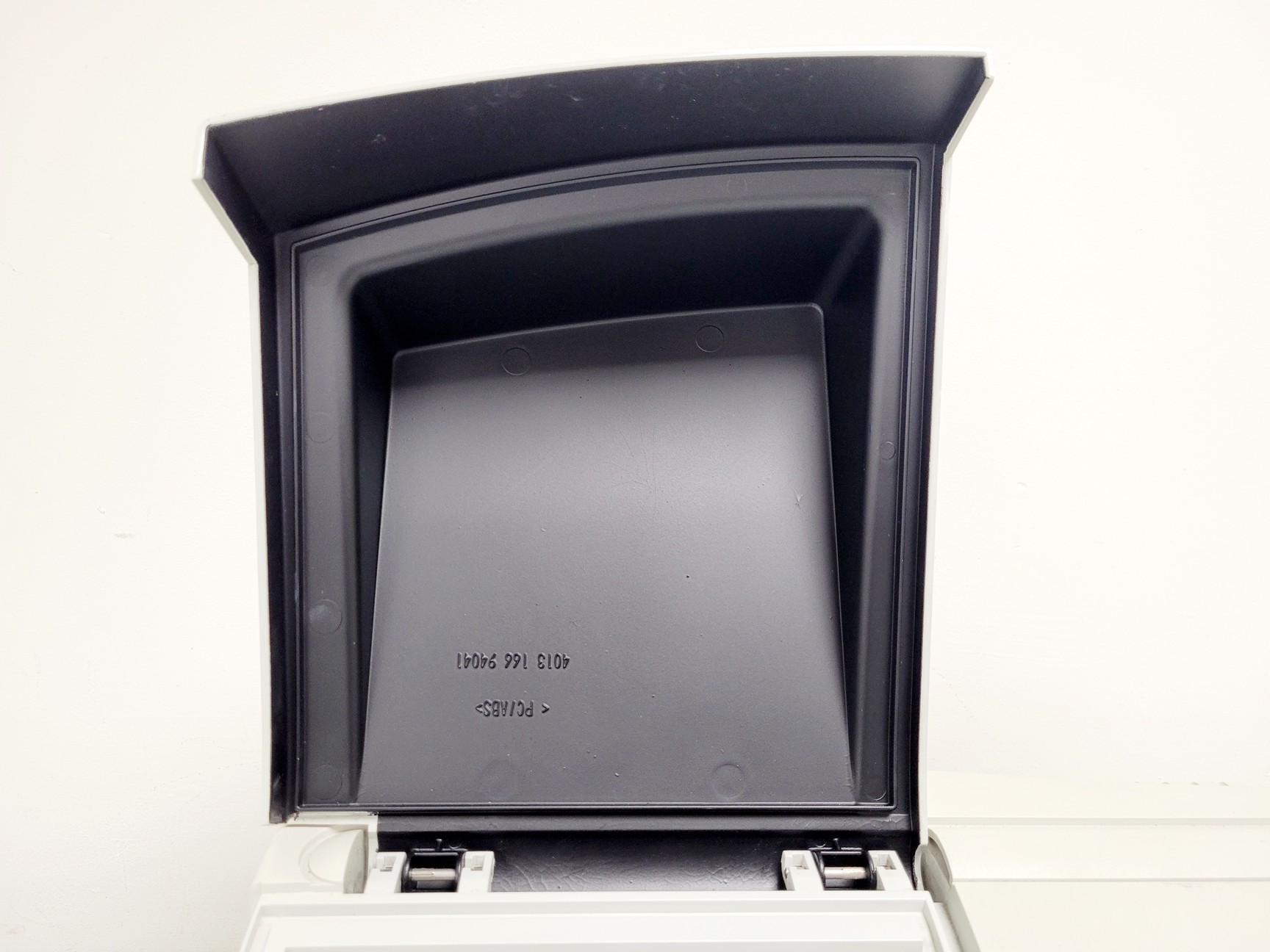Image of Thermo Scientific Helios Omega UV-VIS Spectrophotometer Lab