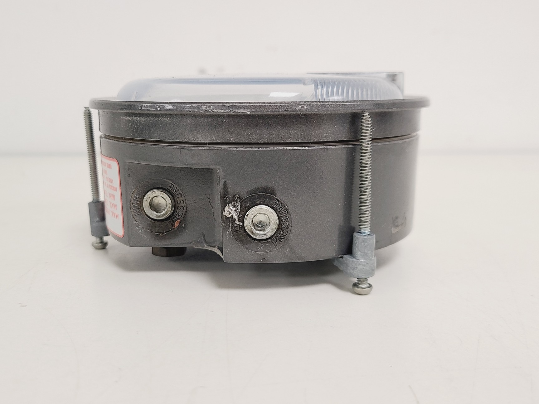 Image of Job Lot of 73 Magnehelic 2000 Series Differential Pressure Gauges 0 - 0.5" Range