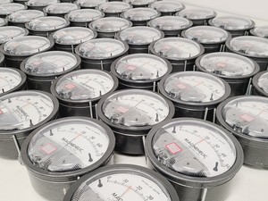 Thumbnail image of Job Lot of 73 Magnehelic 2000 Series Differential Pressure Gauges 0 - 0.5" Range