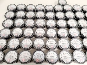 Thumbnail image of Job Lot of 73 Magnehelic 2000 Series Differential Pressure Gauges 0 - 0.5" Range