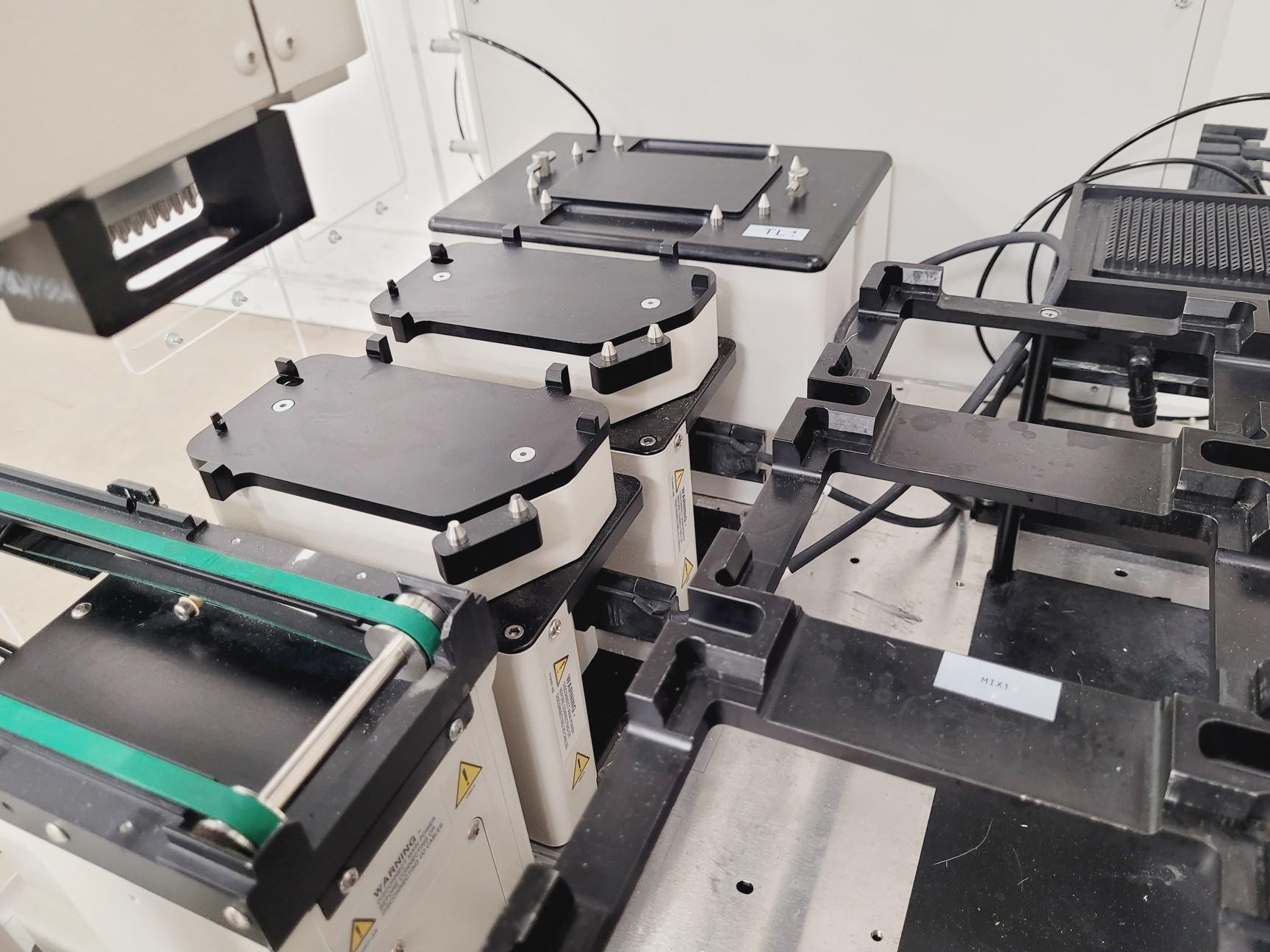 Image of Beckman Coulter Biomek FXP Automation Workstation System w/ PC & Software Lab