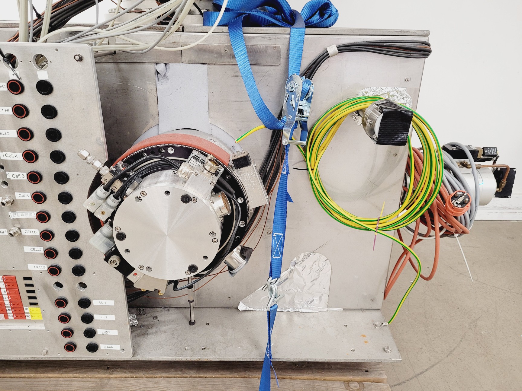 Image of MECA 2000 MBE System with Various Pumps, Controllers & Vacuum Equipment