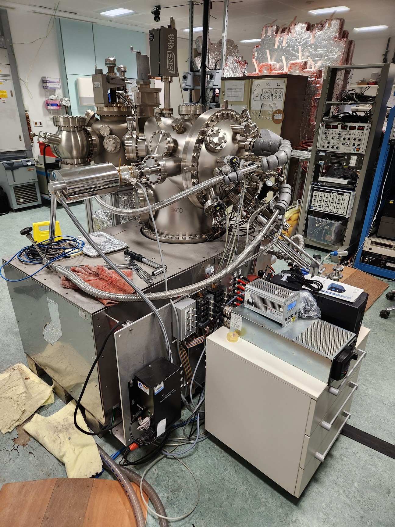 Image of MECA 2000 MBE System with Various Pumps, Controllers & Vacuum Equipment