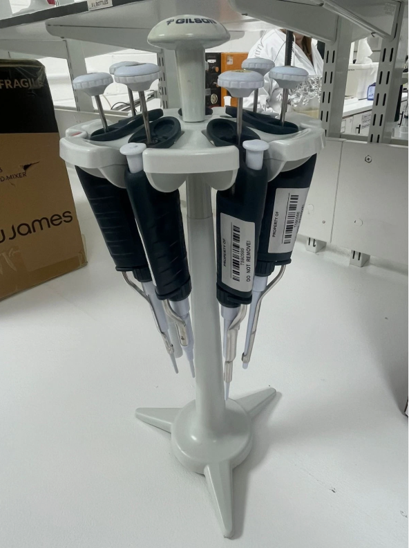 Image of Gilson Pipettes – 42 Units (6 Stands of 7) Adjustable Volume P2–P5000