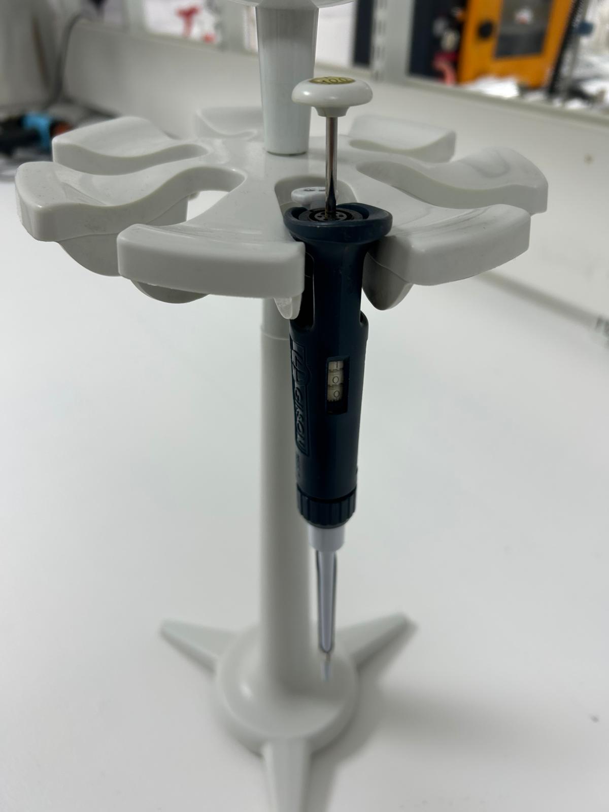 Image of Gilson Pipettes – 42 Units (6 Stands of 7) Adjustable Volume P2–P5000