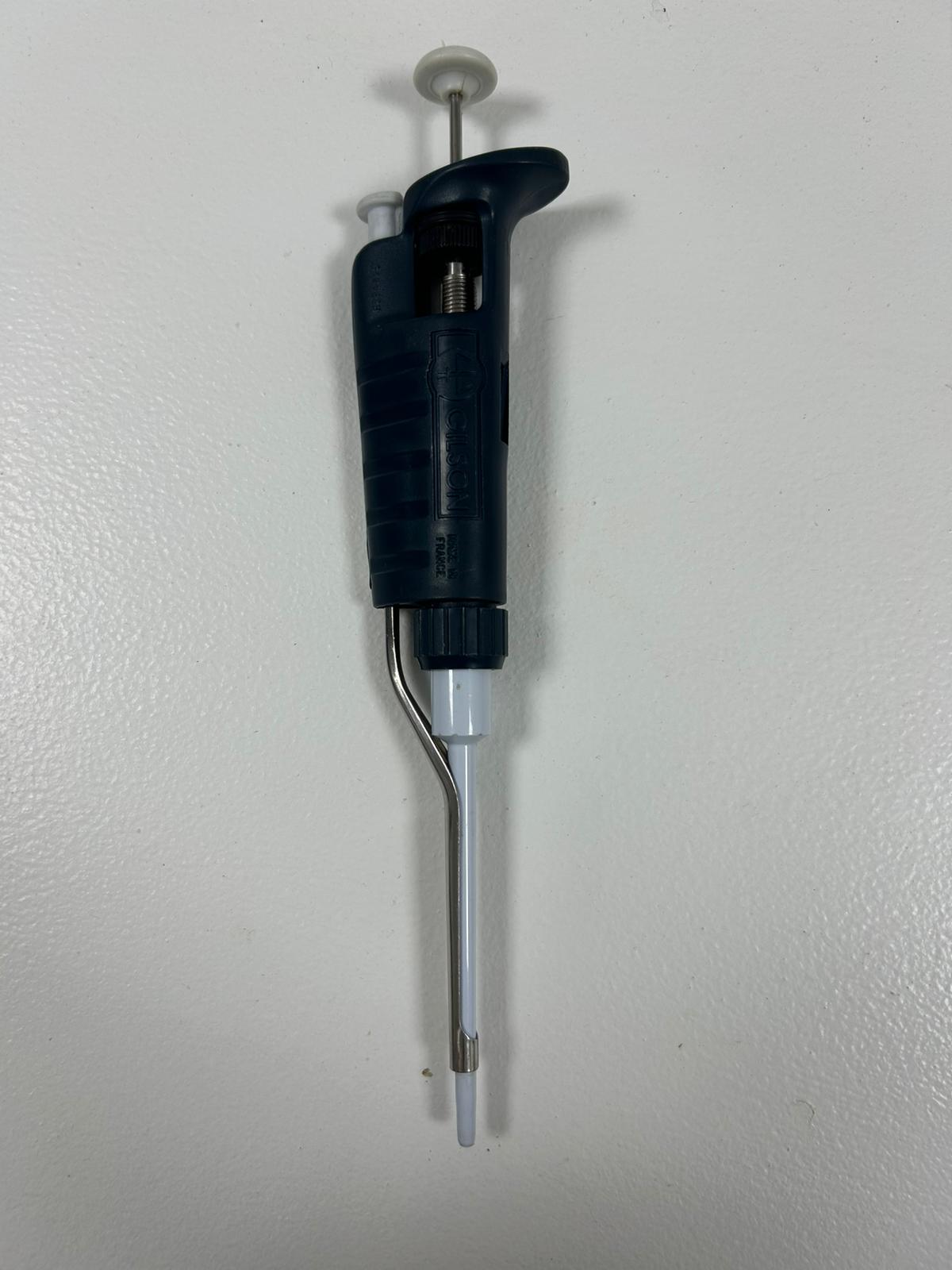 Image of Gilson Pipettes – 42 Units (6 Stands of 7) Adjustable Volume P2–P5000