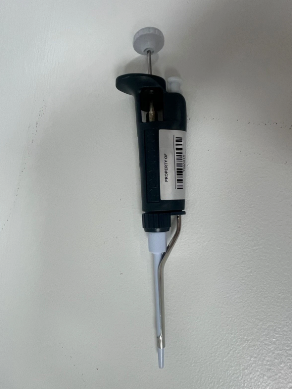 Image of Gilson Pipettes – 42 Units (6 Stands of 7) Adjustable Volume P2–P5000